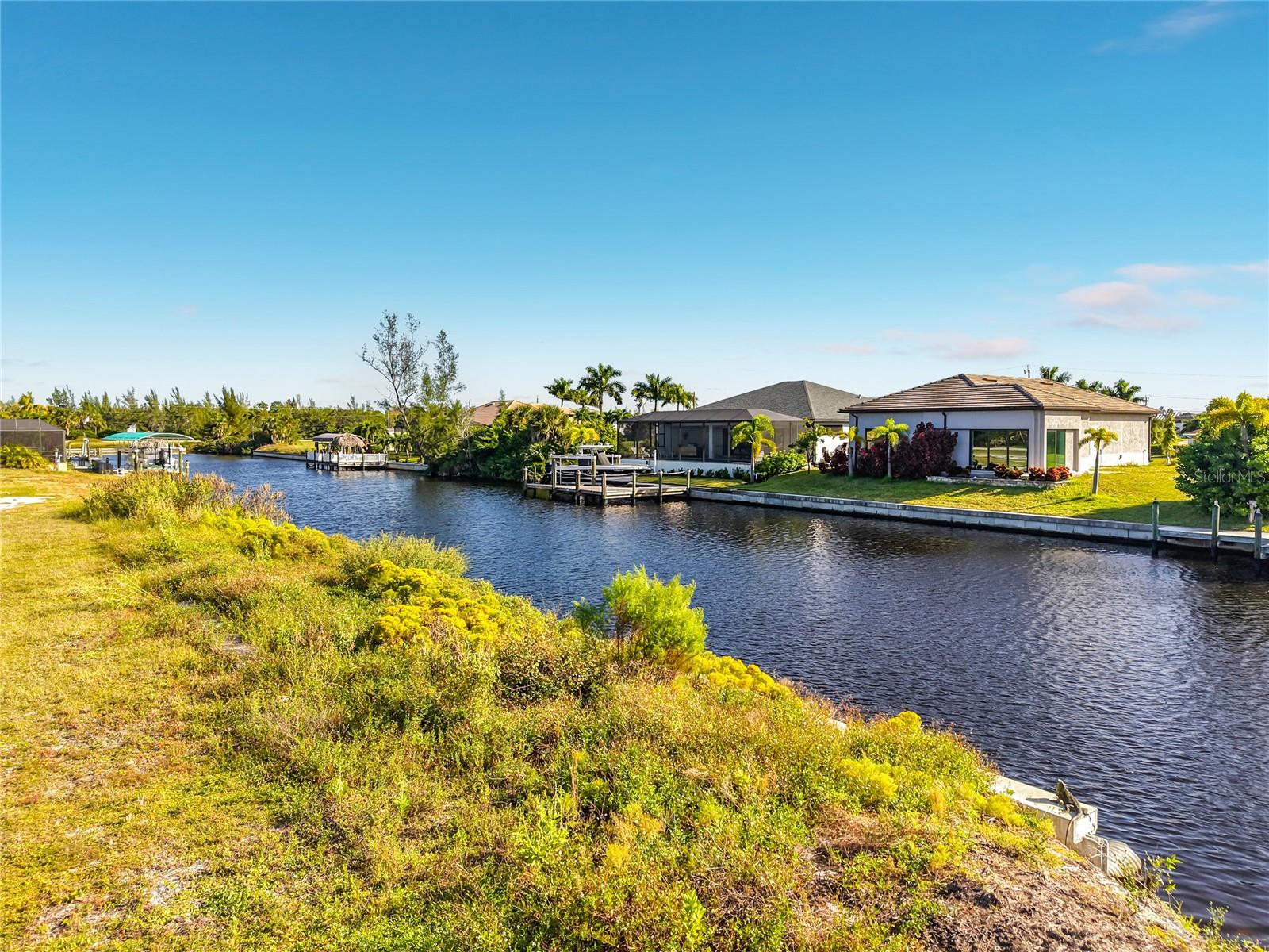 CAPE CORAL - Land