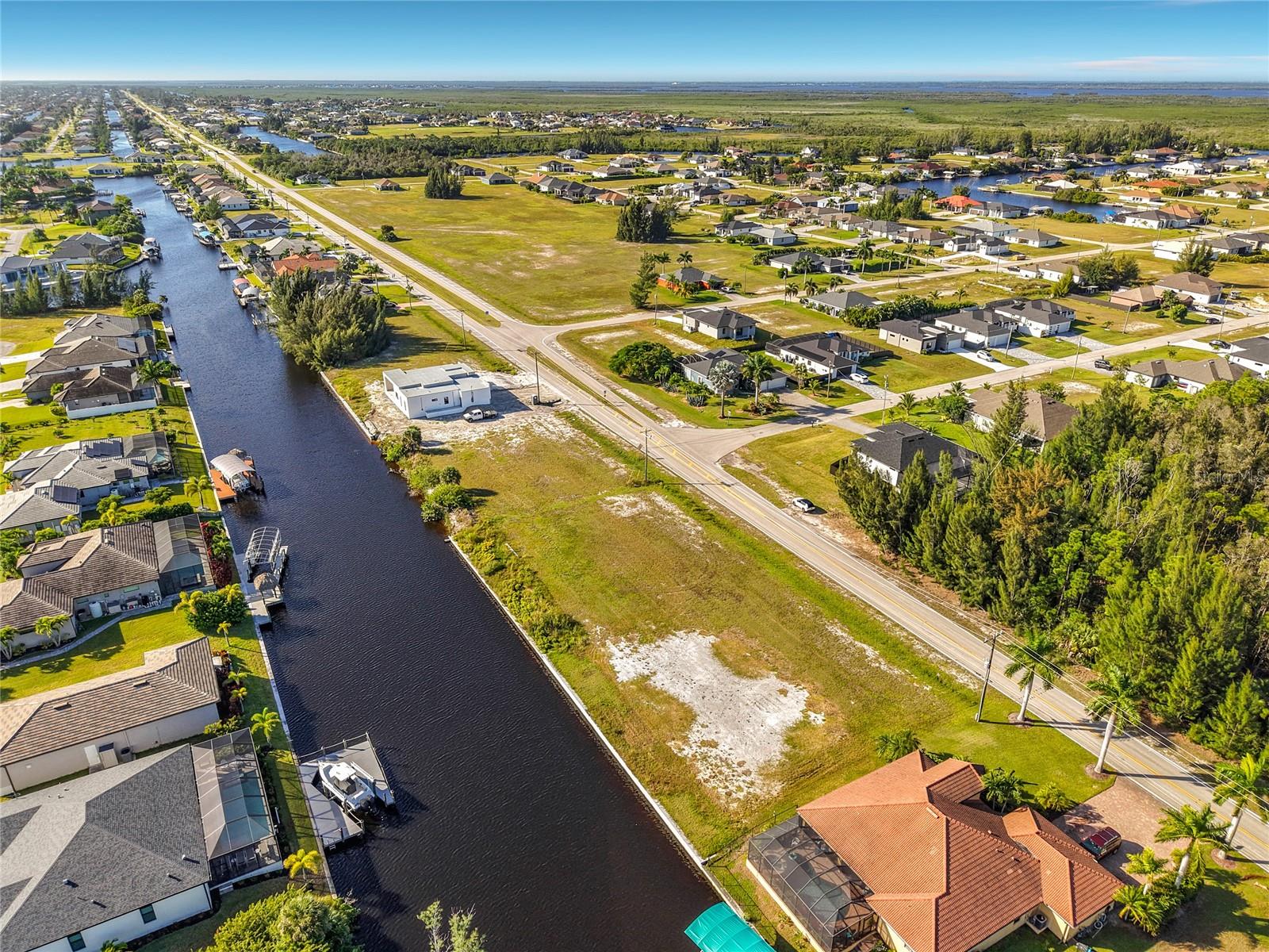 CAPE CORAL - Land