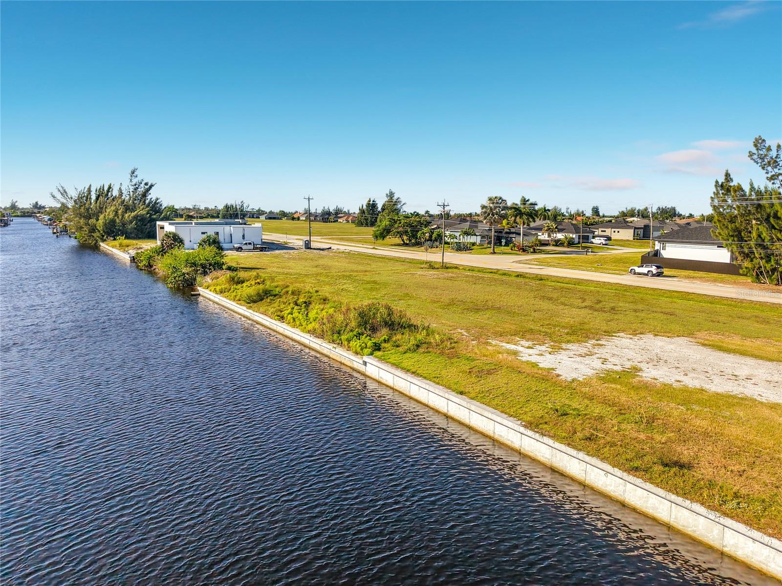 CAPE CORAL - Land