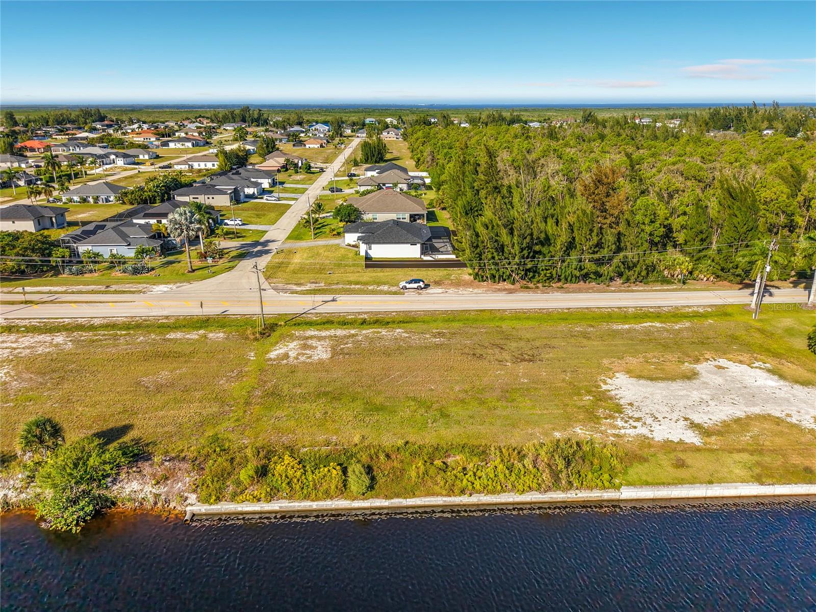 CAPE CORAL - Land
