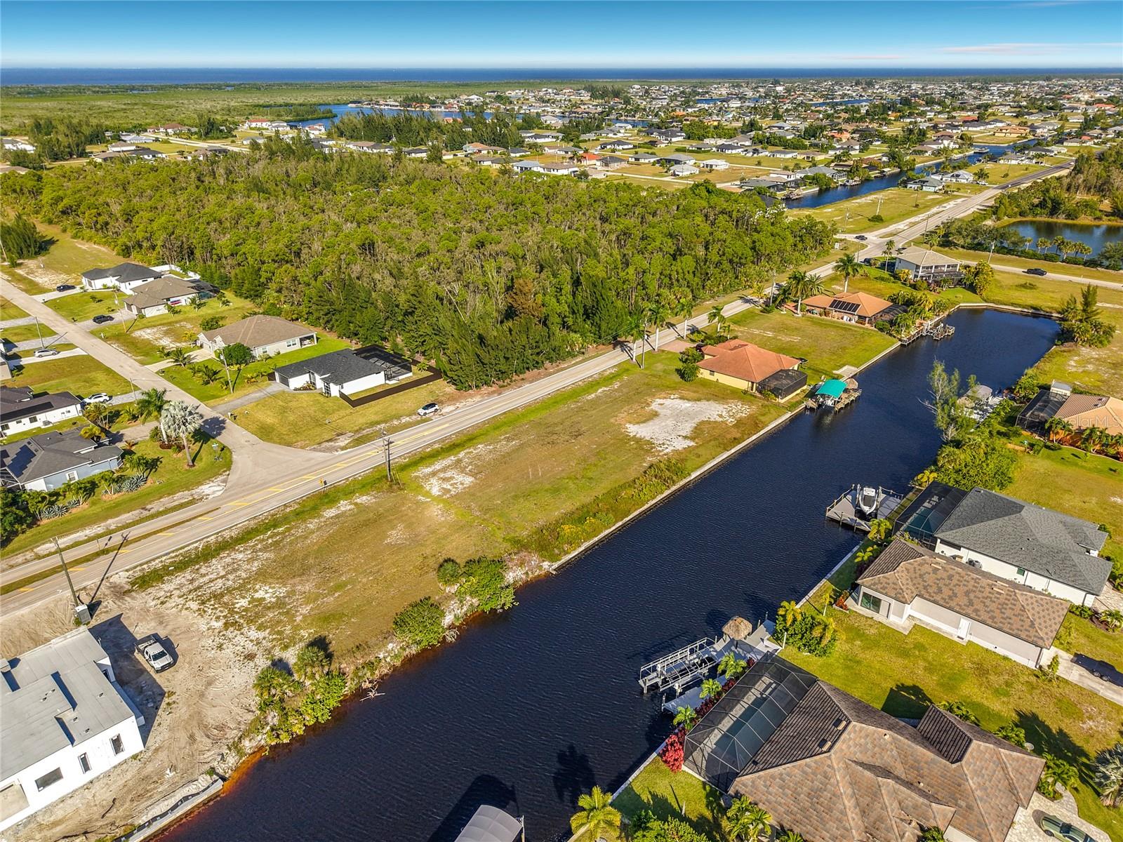 CAPE CORAL - Land