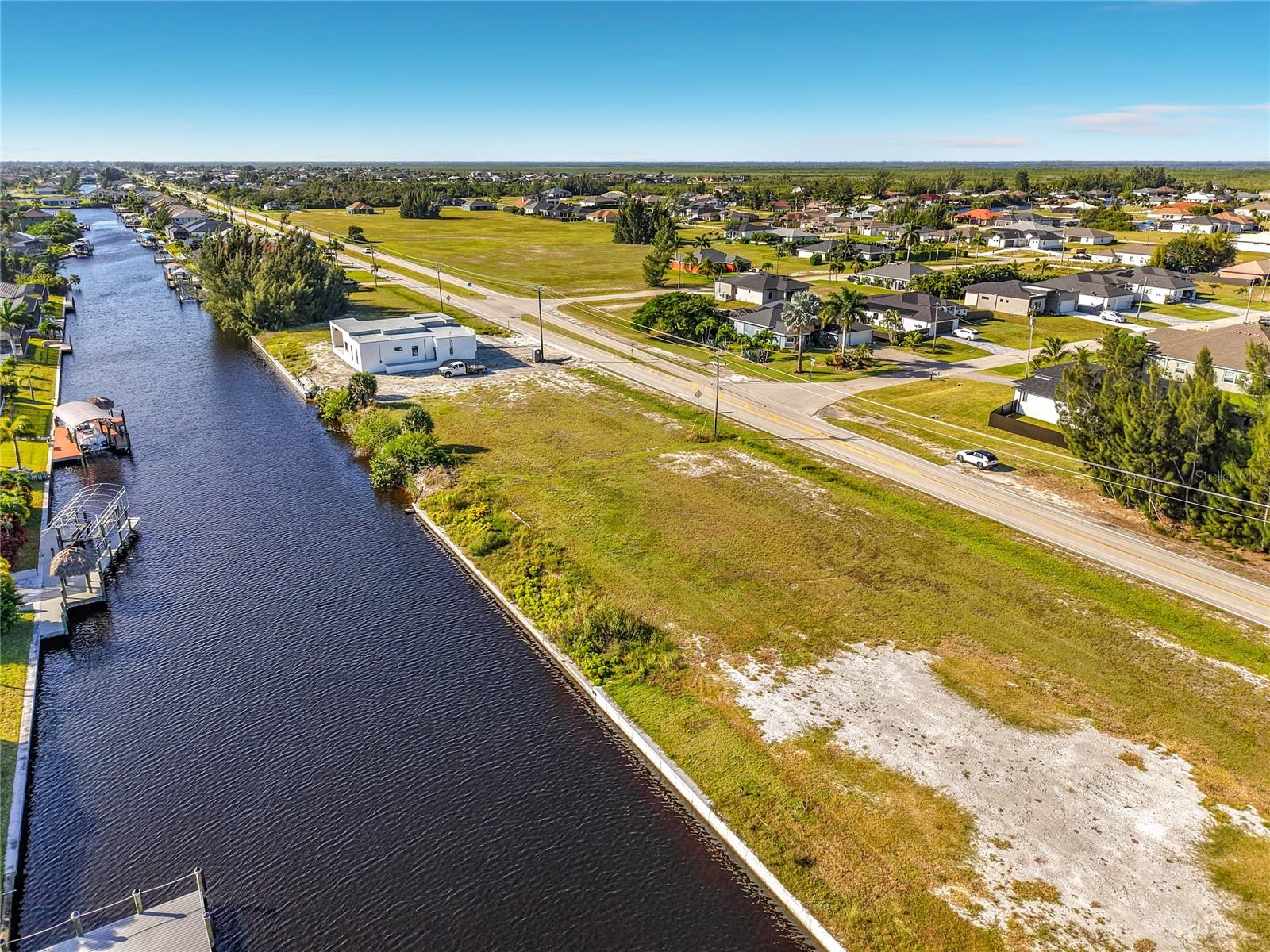 CAPE CORAL - Land
