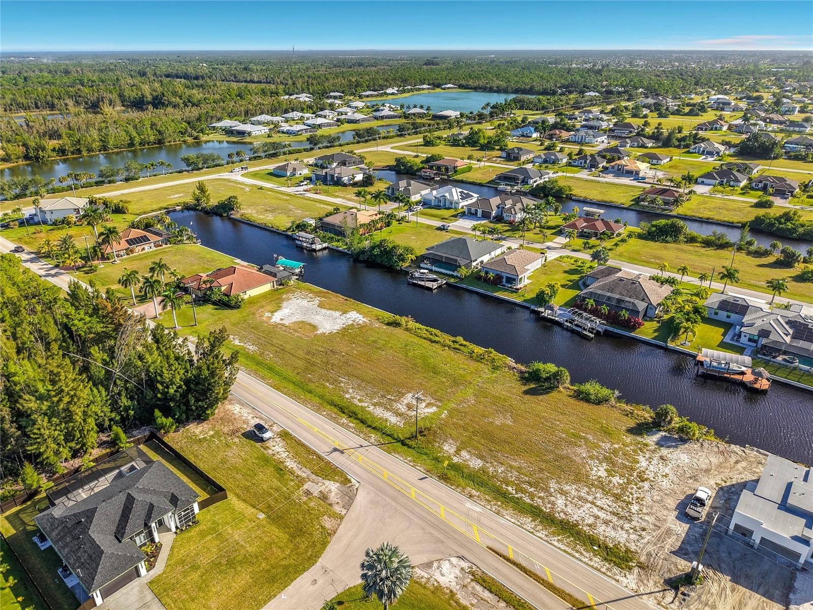 CAPE CORAL - Land