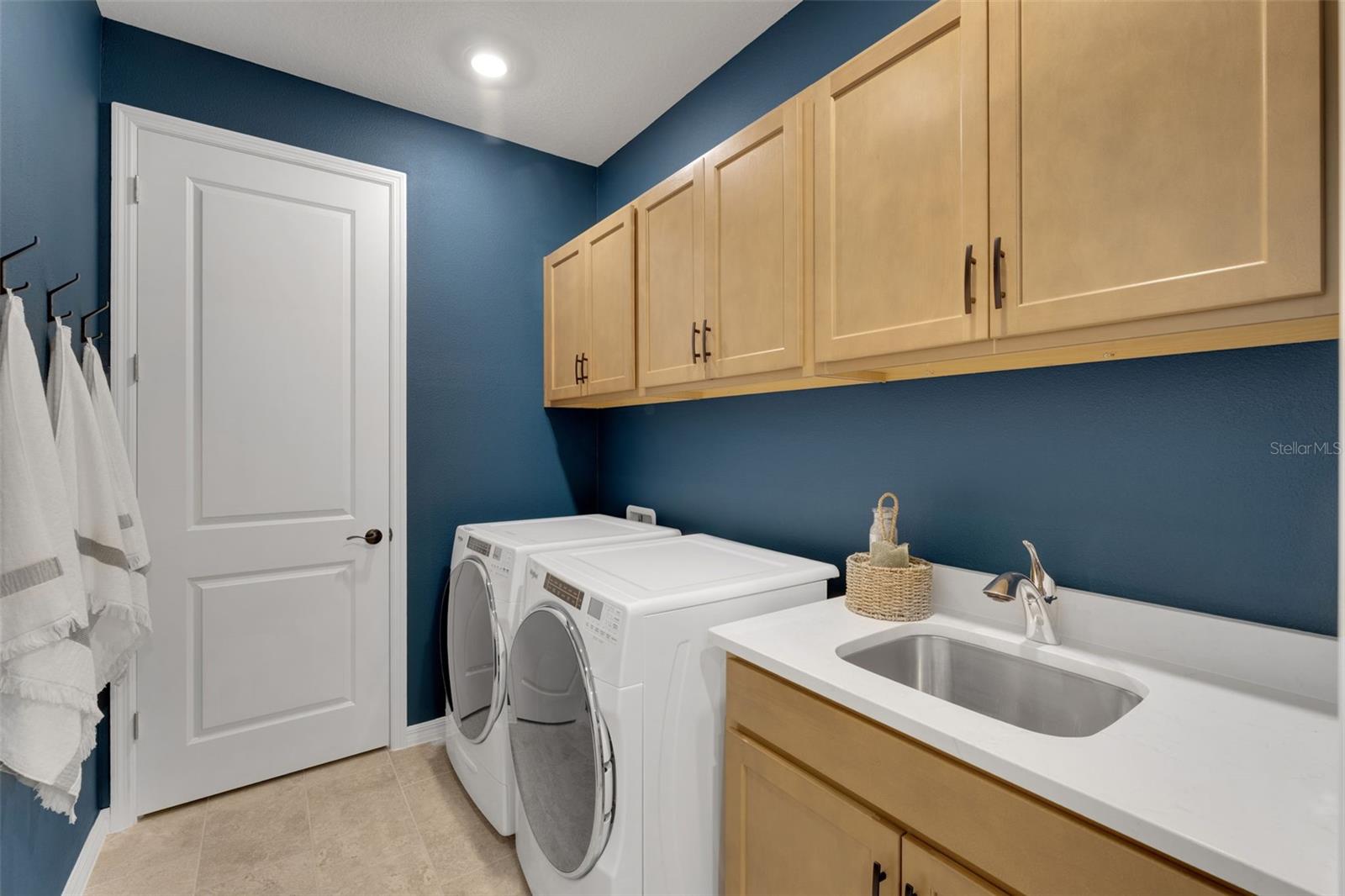 RIVER HALL COUNTRY CLUB - Residential
