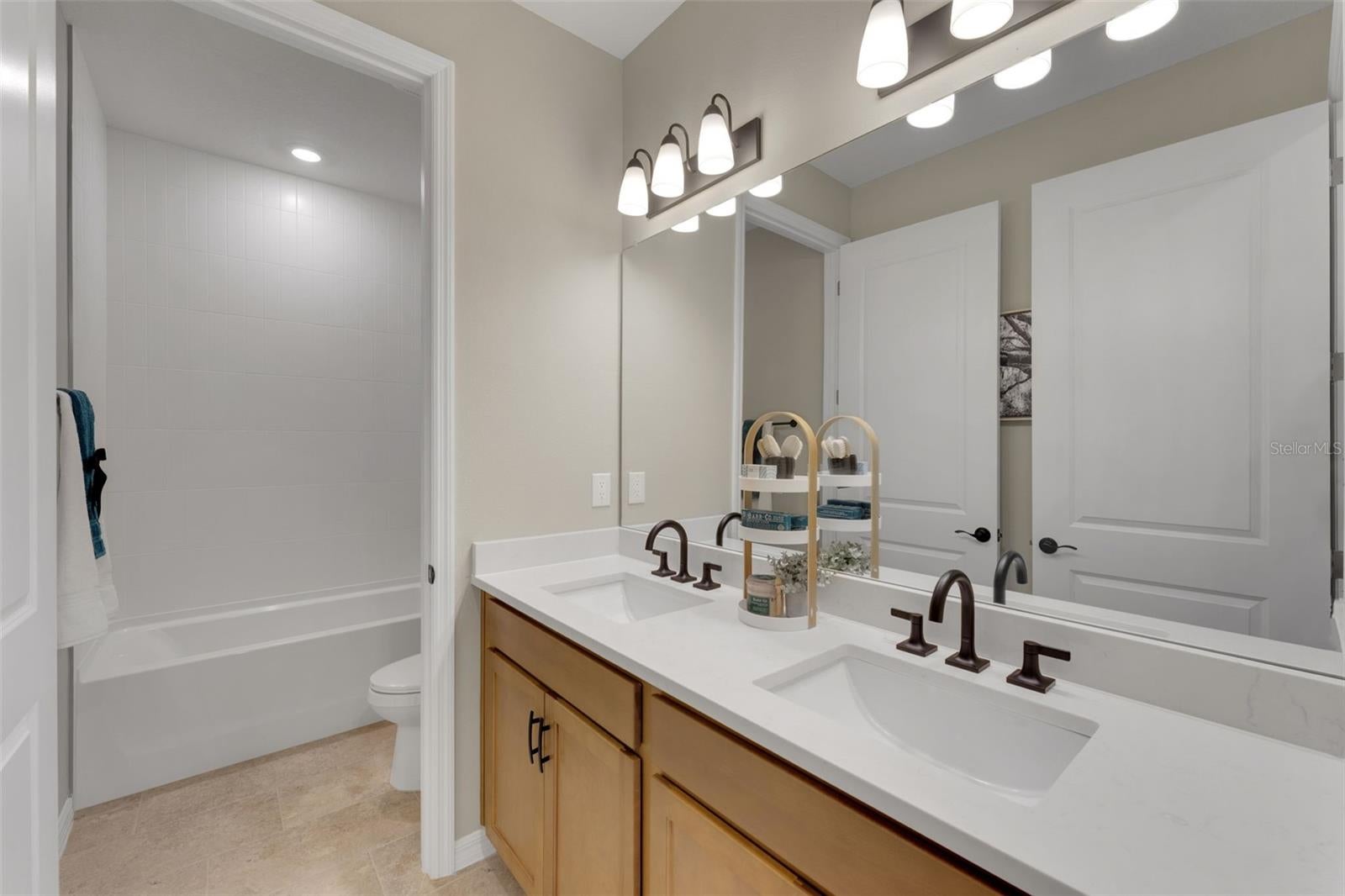 RIVER HALL COUNTRY CLUB - Residential