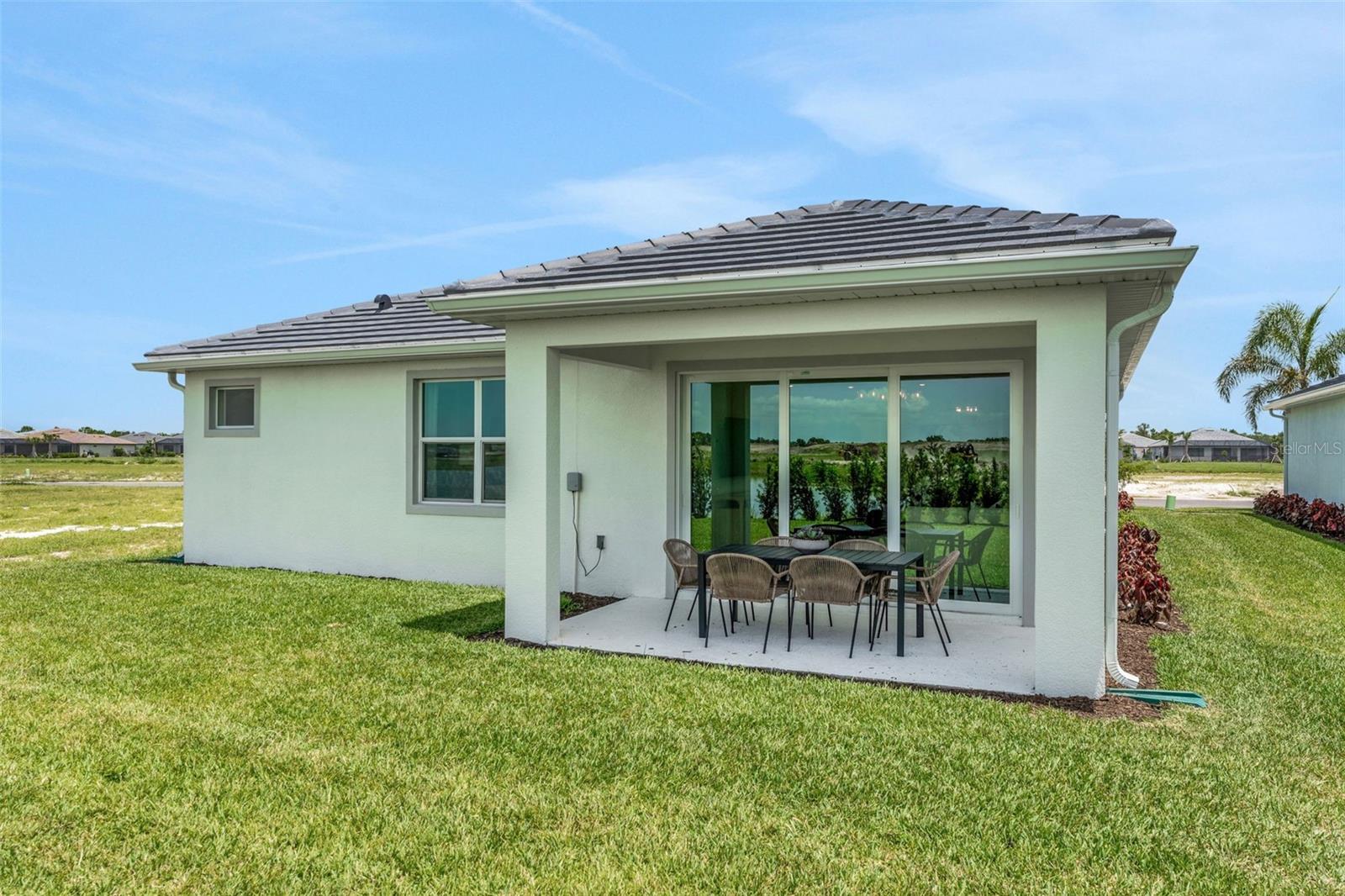 RIVER HALL COUNTRY CLUB - Residential