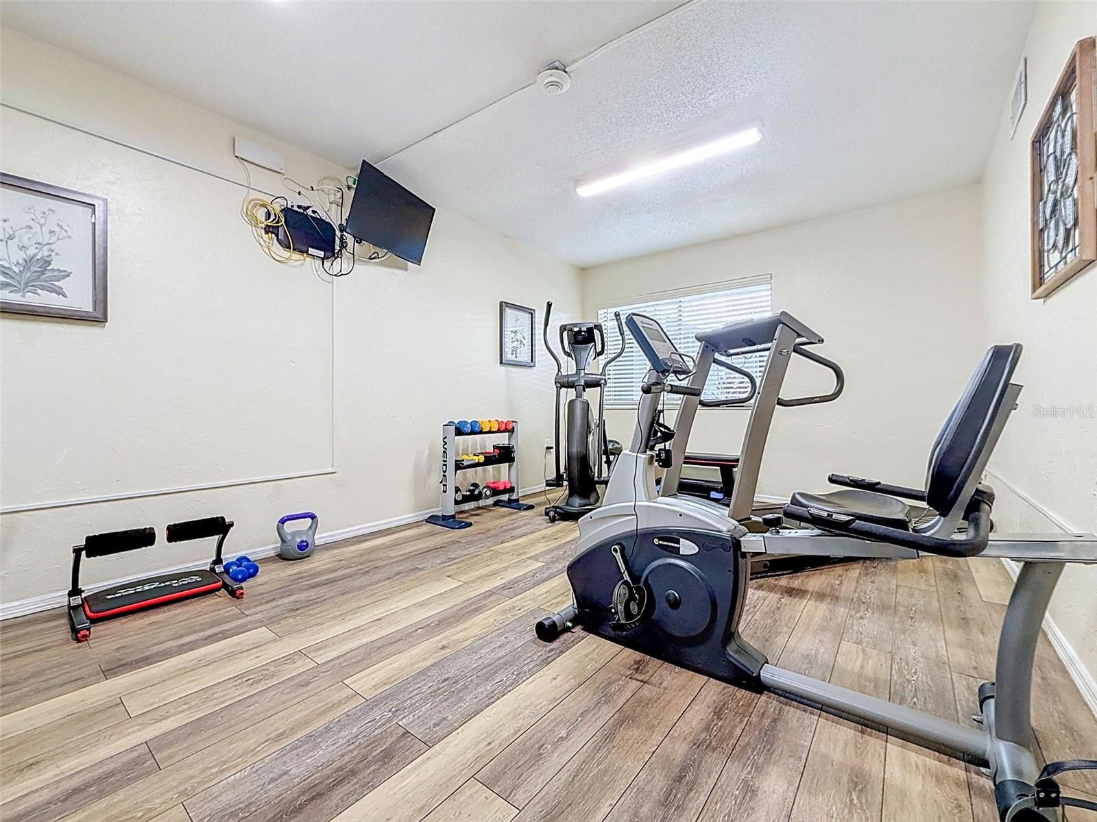 GLEN OAKS GARDEN APTS 1 - Residential