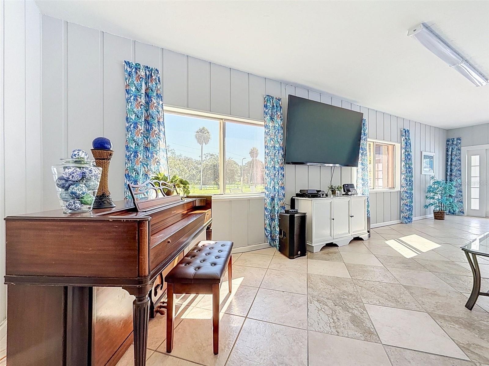 GLEN OAKS GARDEN APTS 1 - Residential