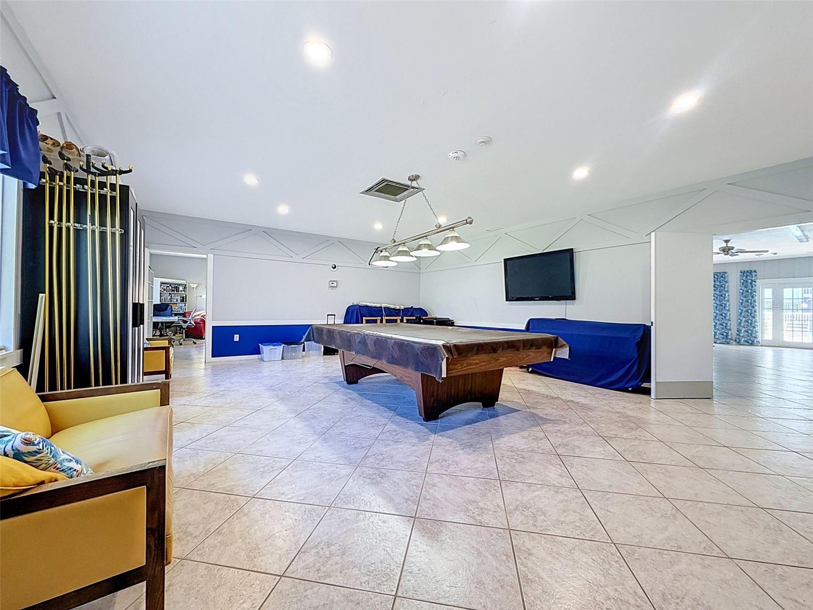 GLEN OAKS GARDEN APTS 1 - Residential