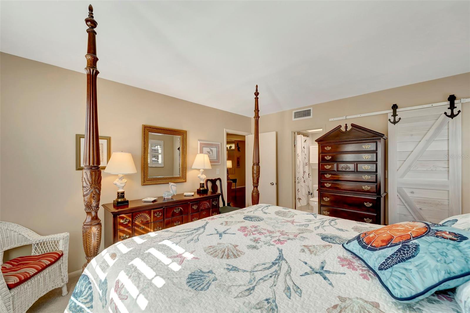 COUNTRY CLUB APTS - Residential