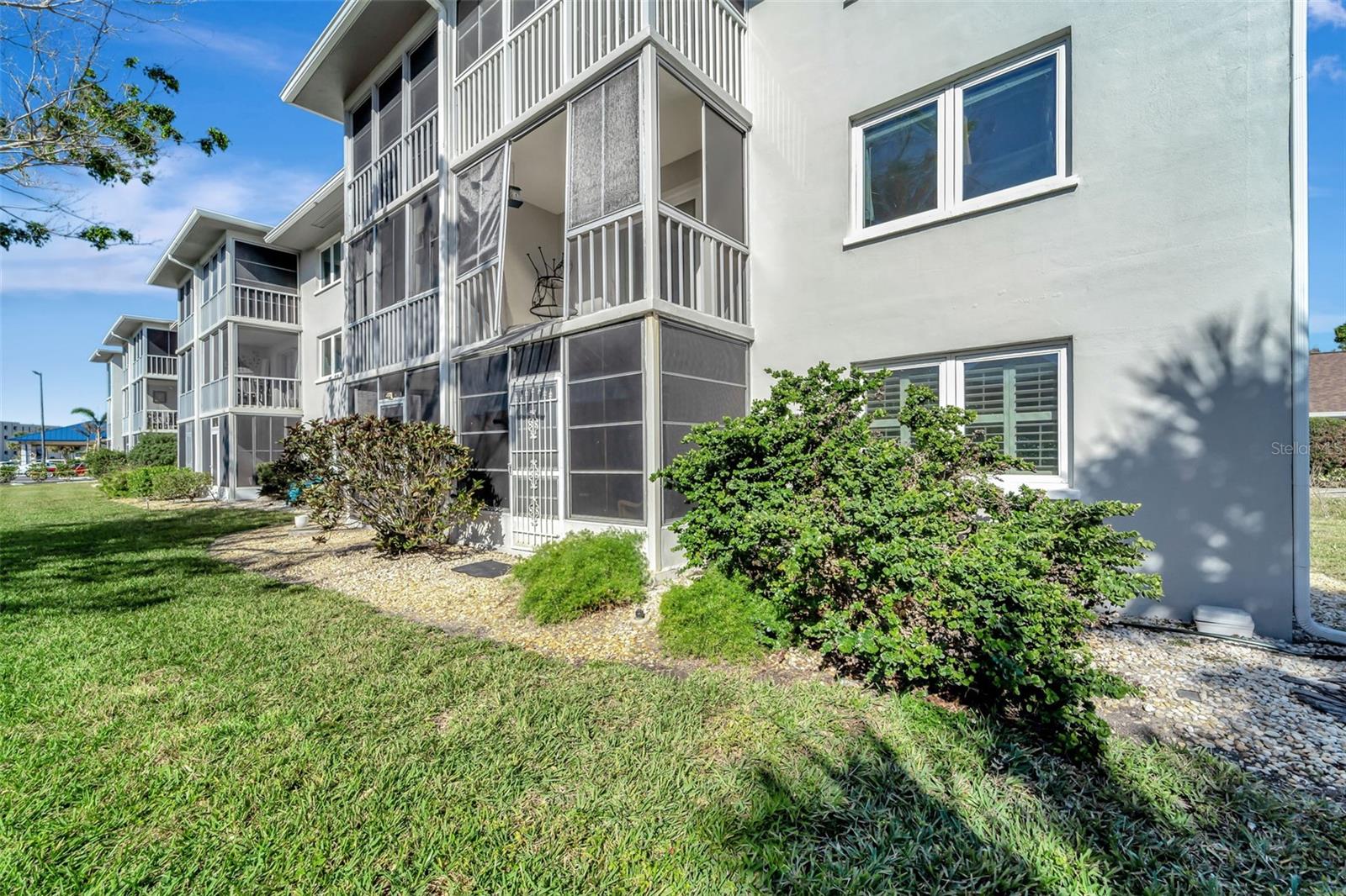 COUNTRY CLUB APTS - Residential