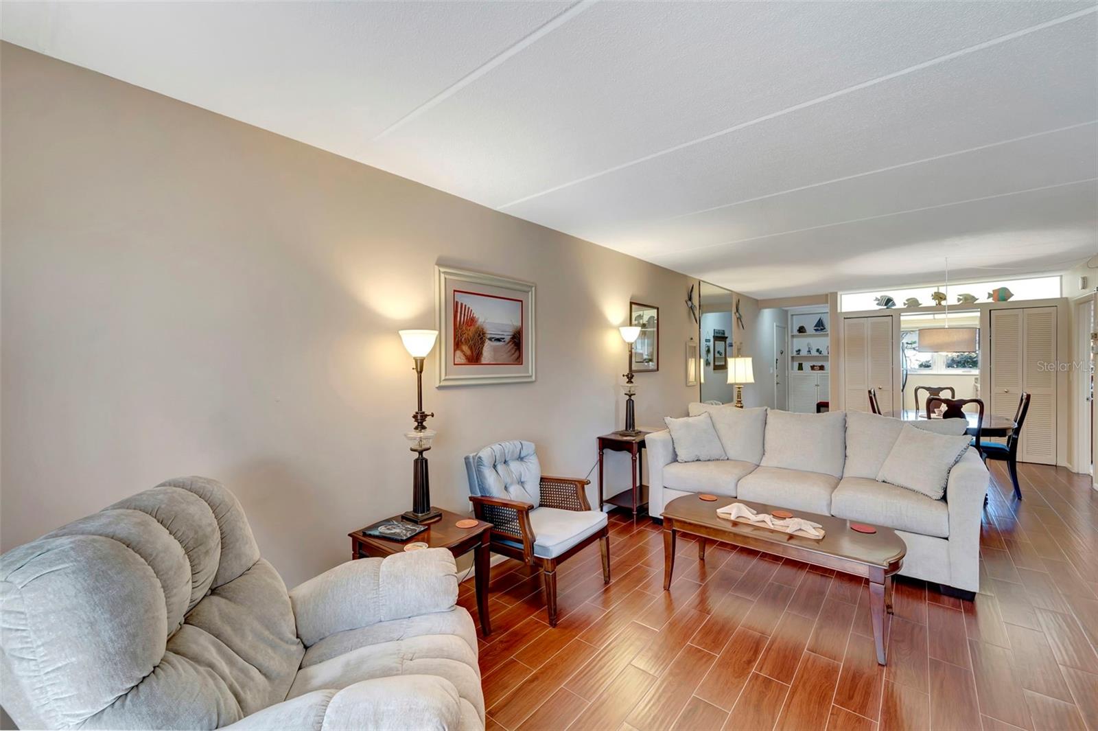 COUNTRY CLUB APTS - Residential