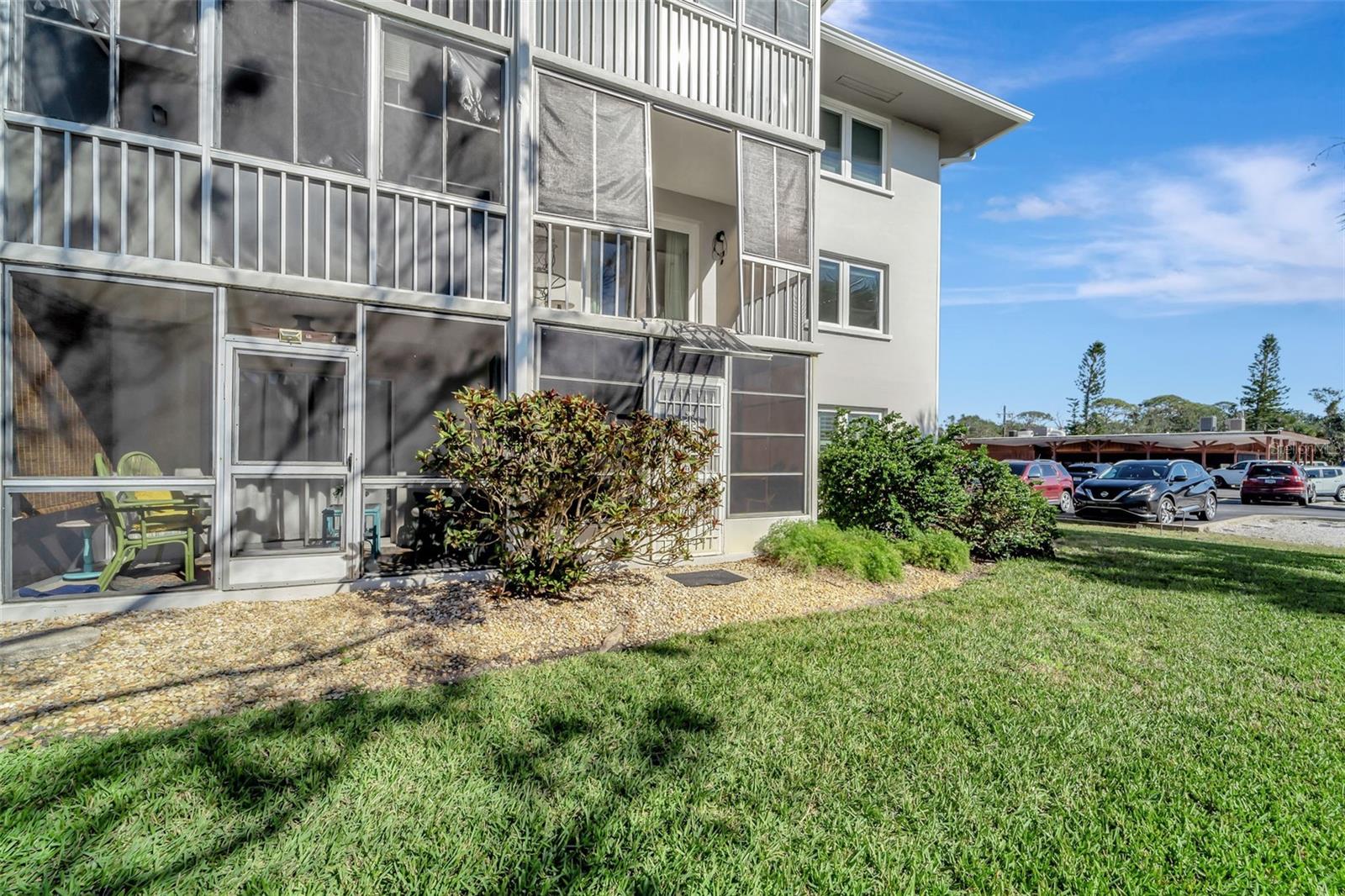 COUNTRY CLUB APTS - Residential
