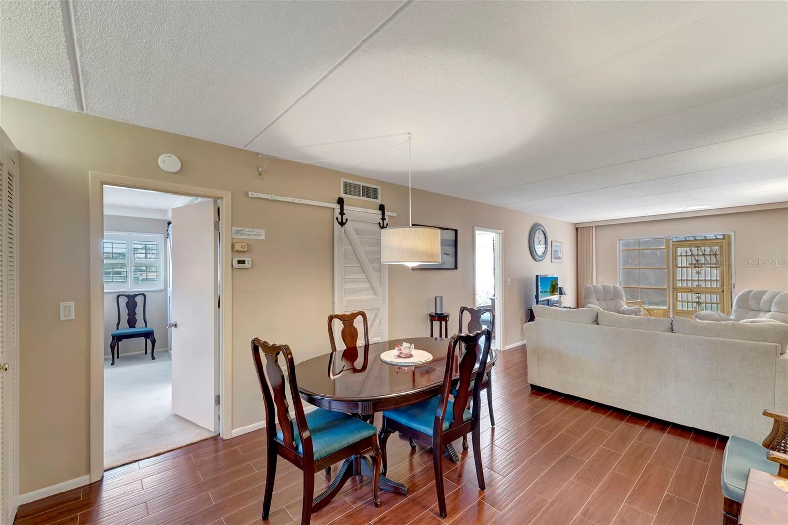 COUNTRY CLUB APTS - Residential