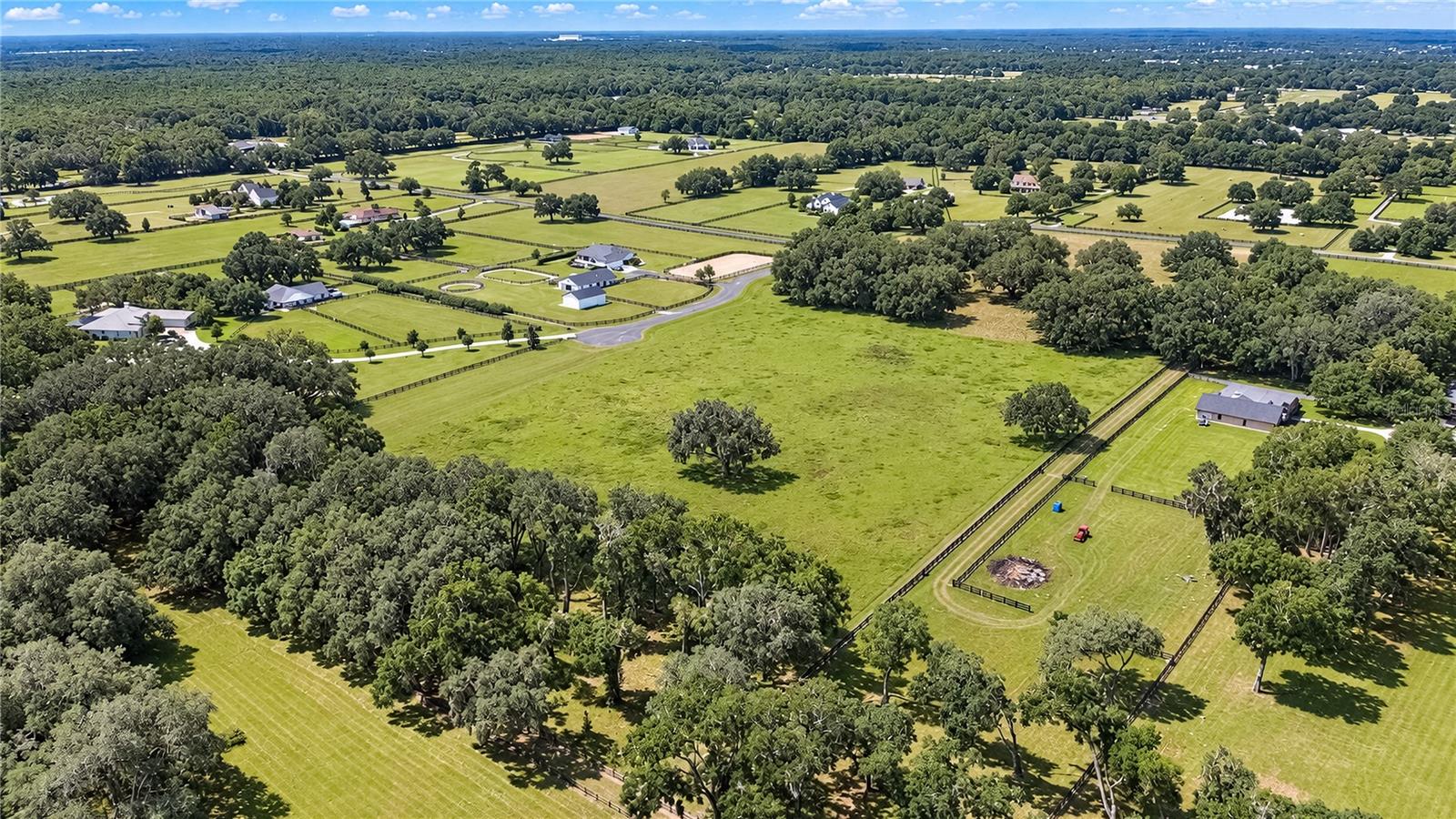 EQUINE ESTATE - Land