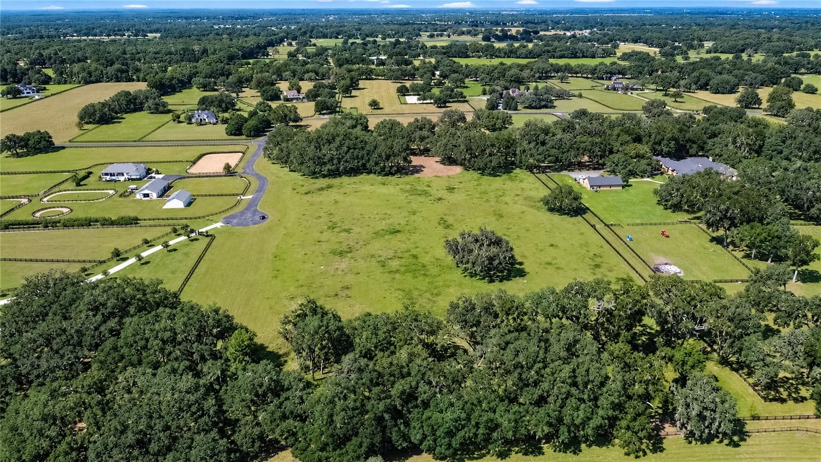 EQUINE ESTATE - Land