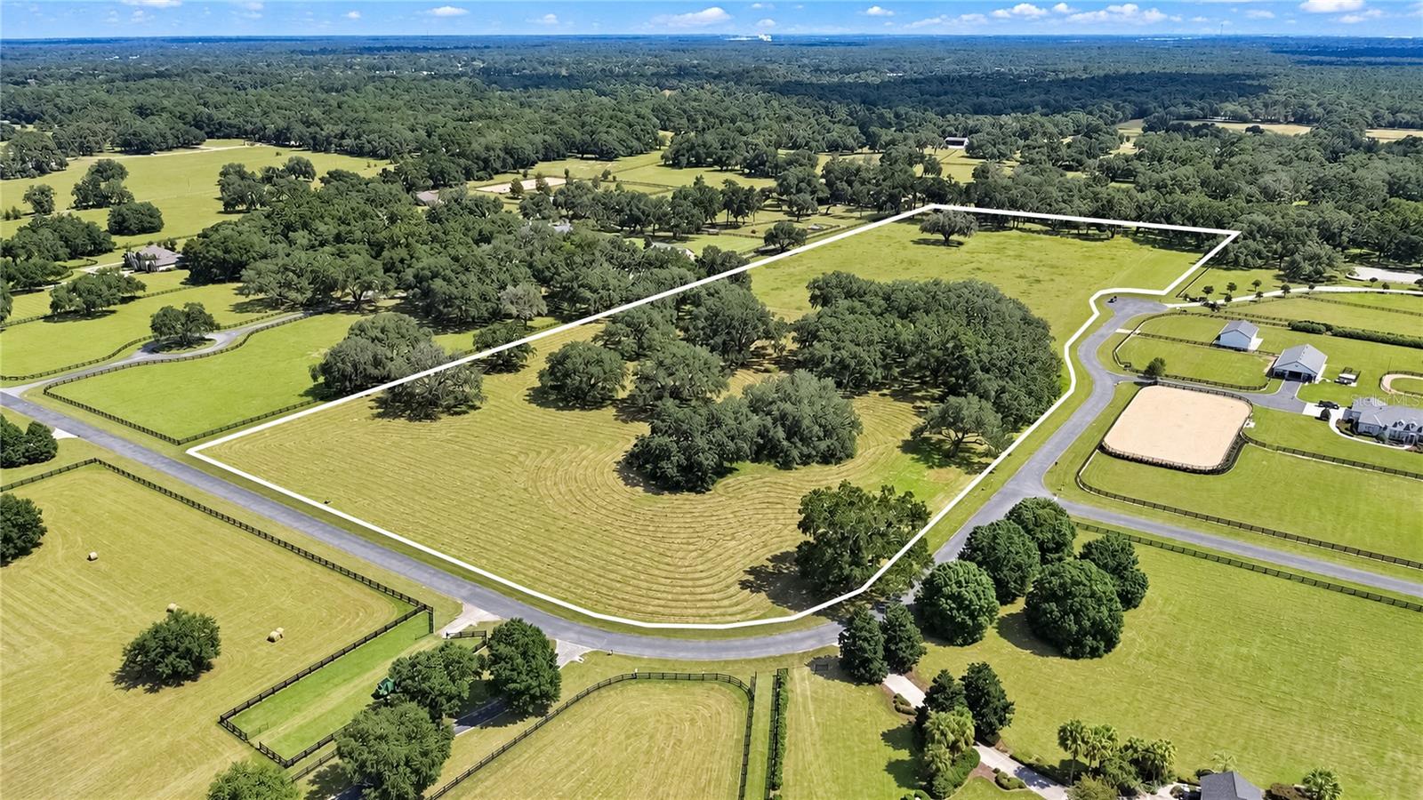 EQUINE ESTATE - Land