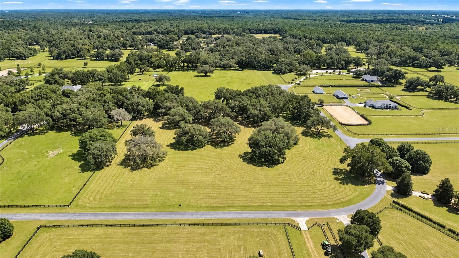 EQUINE ESTATE - Land