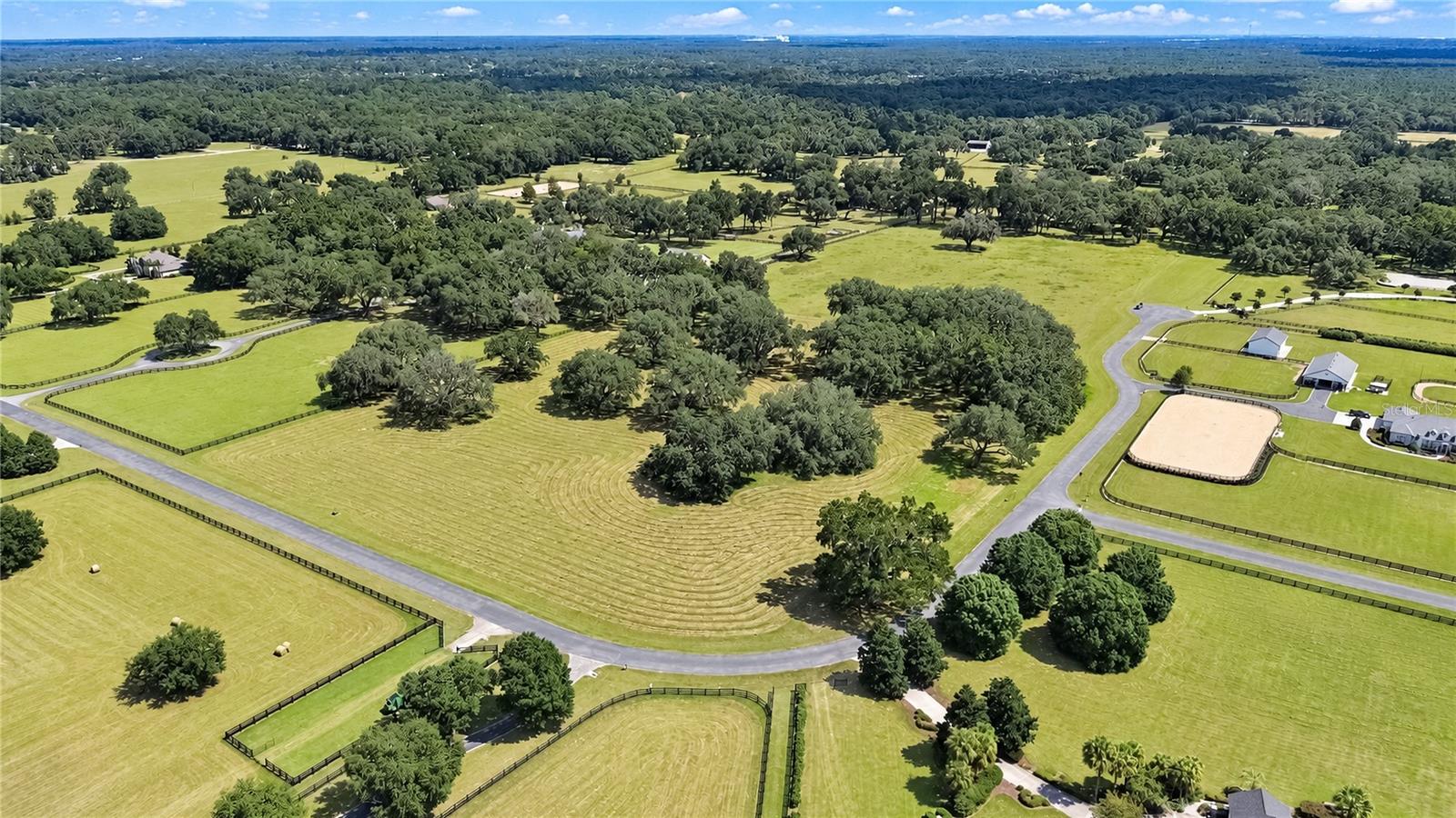 EQUINE ESTATE - Land