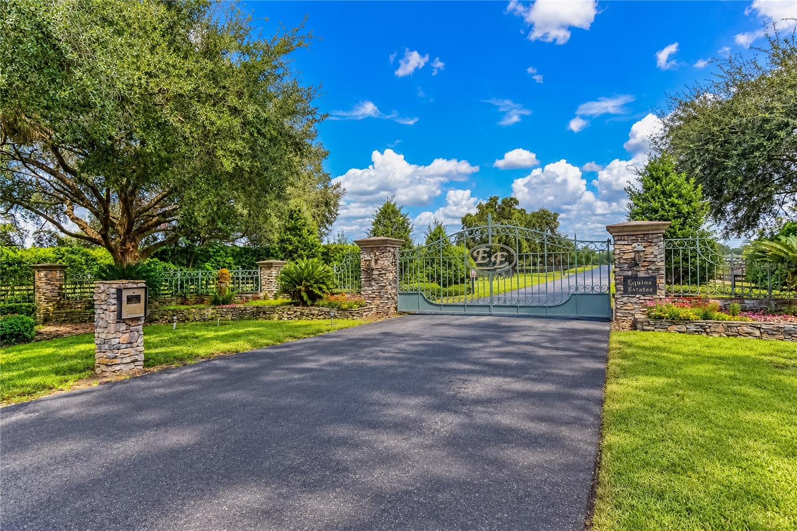 EQUINE ESTATE - Land