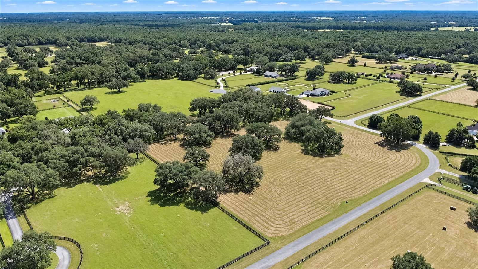 EQUINE ESTATE - Land