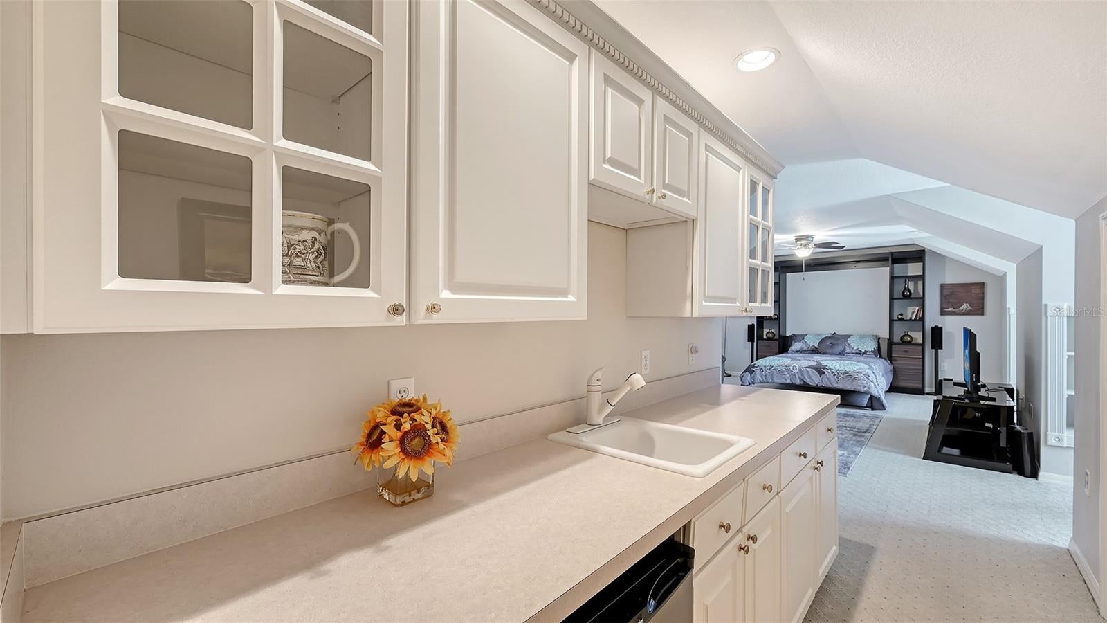 WHISPERING CRANE - Residential