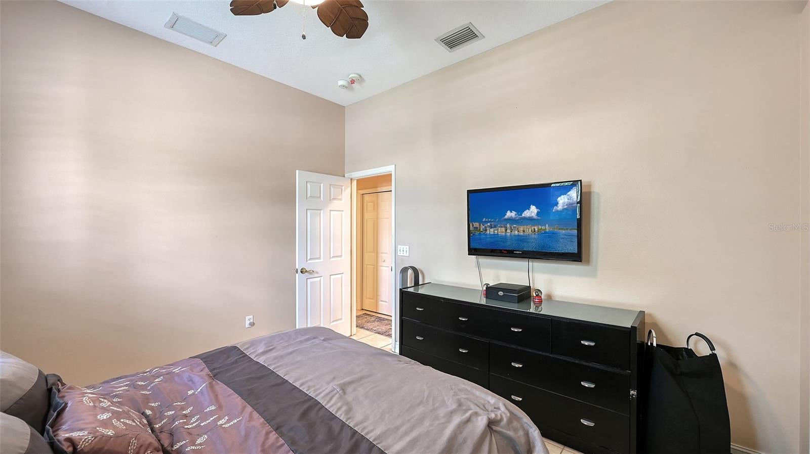 WHISPERING CRANE - Residential