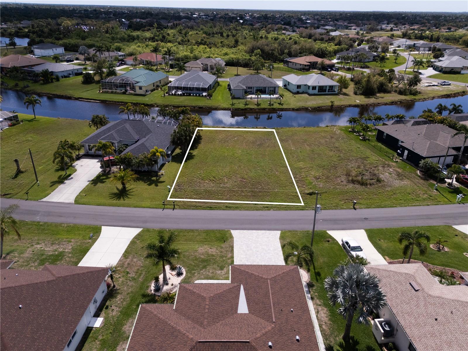 Amazing canal lot, perfect to build your dream home in this golding community! Enjoy the privacy and gorgeous water views from your own backyard. Close to white sand beaches, decadent dining, shopping and fishing. Lot 134, next door, is also available for sale in a separate listing. Wonderful opportunity to buy two lots and build your dream oasis.