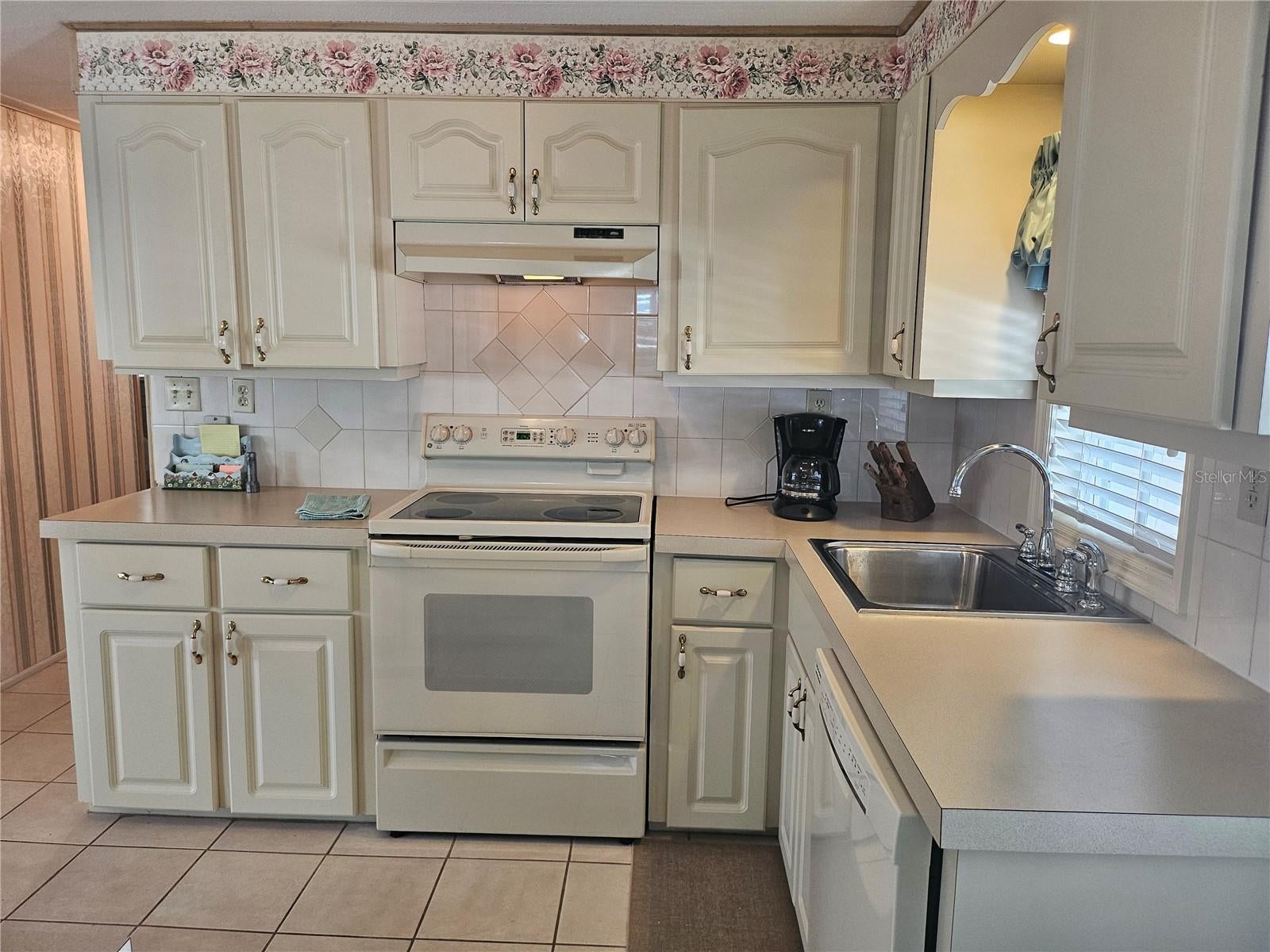 OAKWOOD MANOR - Residential