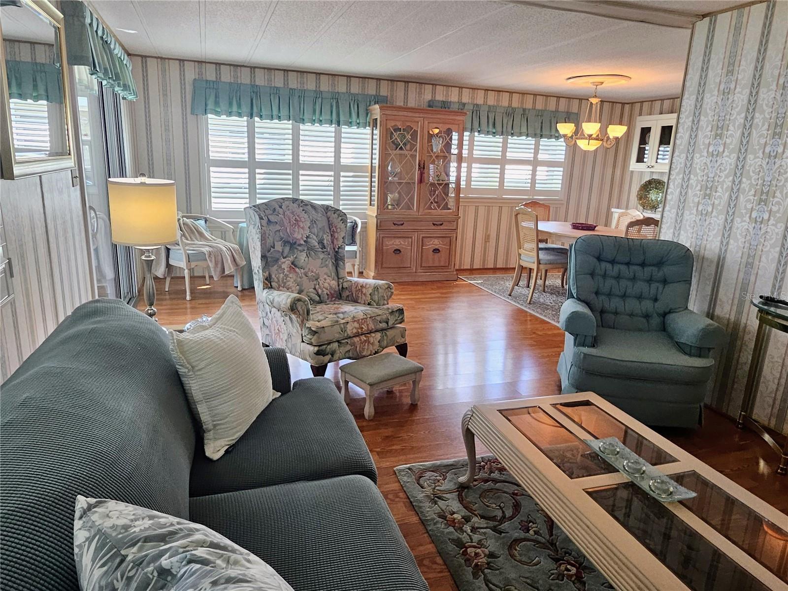 OAKWOOD MANOR - Residential