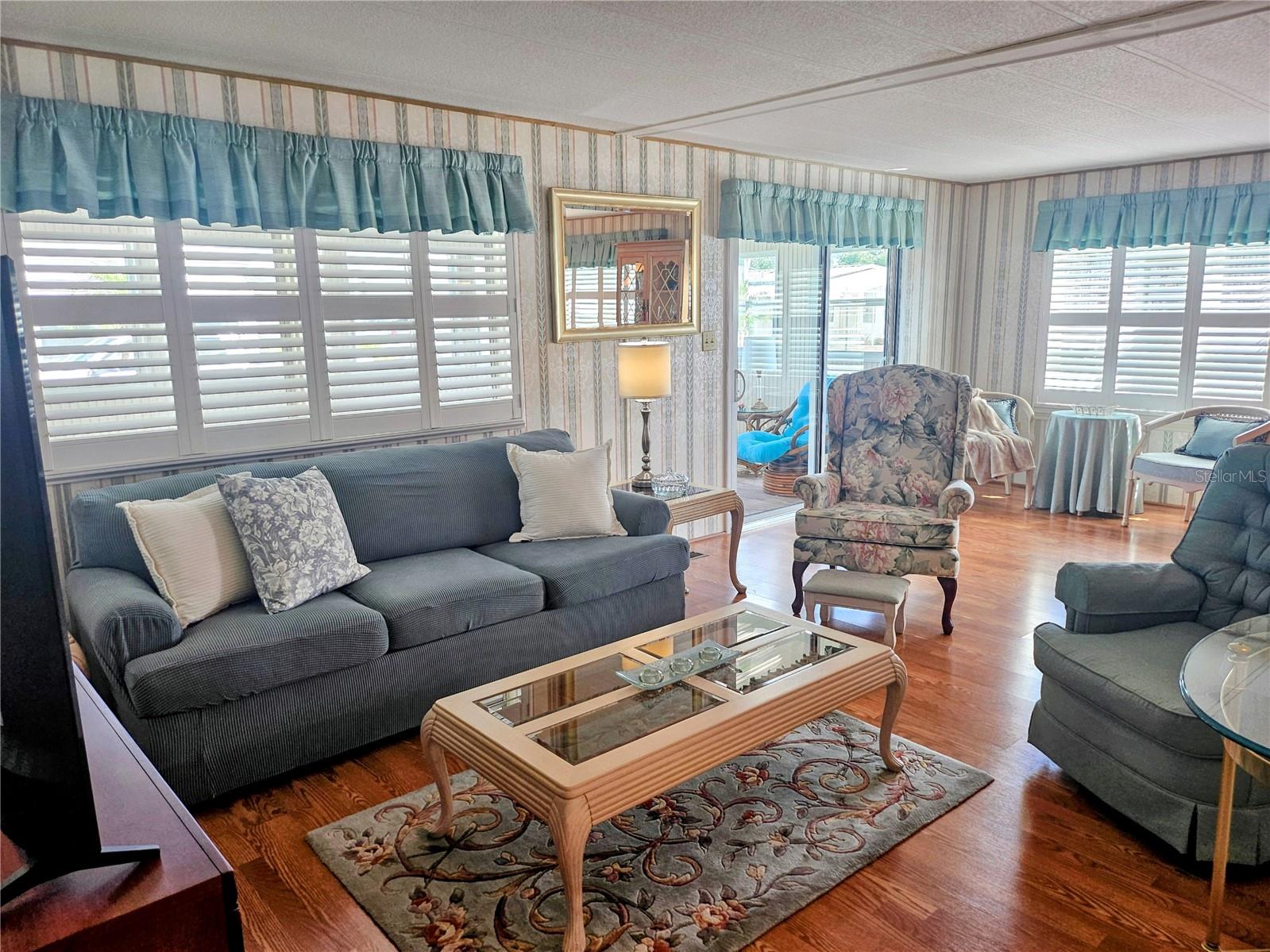 OAKWOOD MANOR - Residential