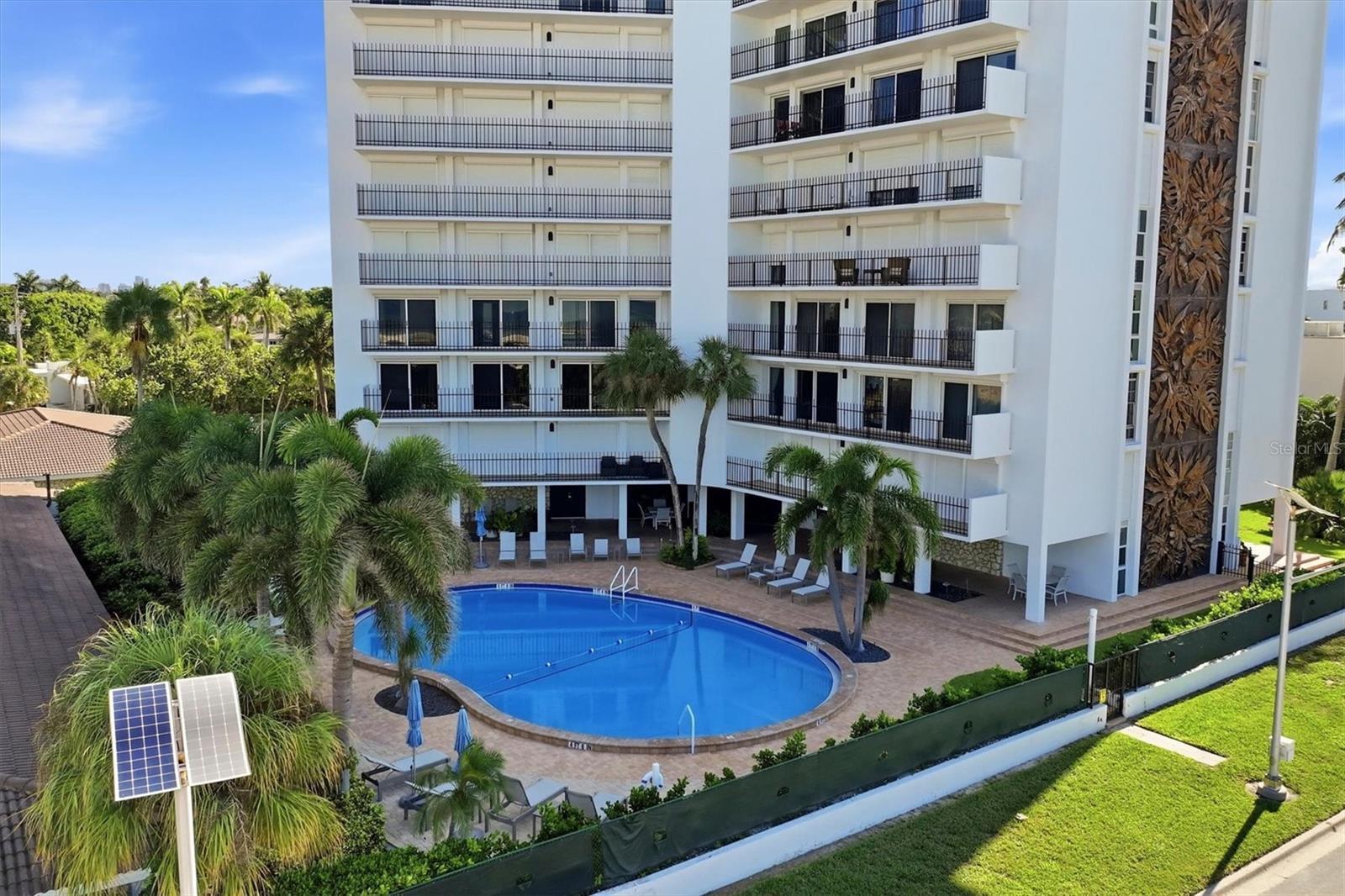 ST ARMAND TOWERS - Residential