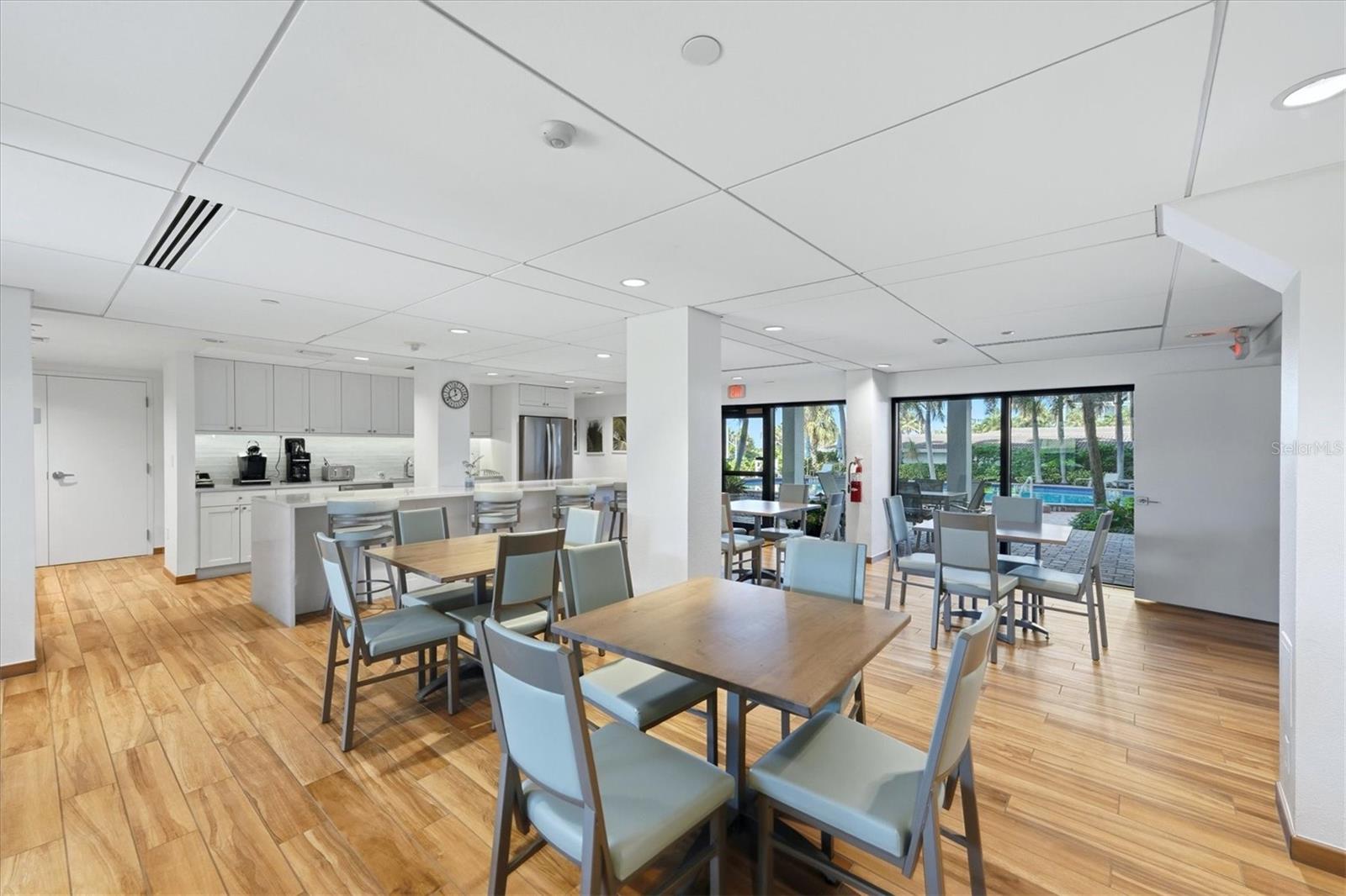 ST ARMAND TOWERS - Residential