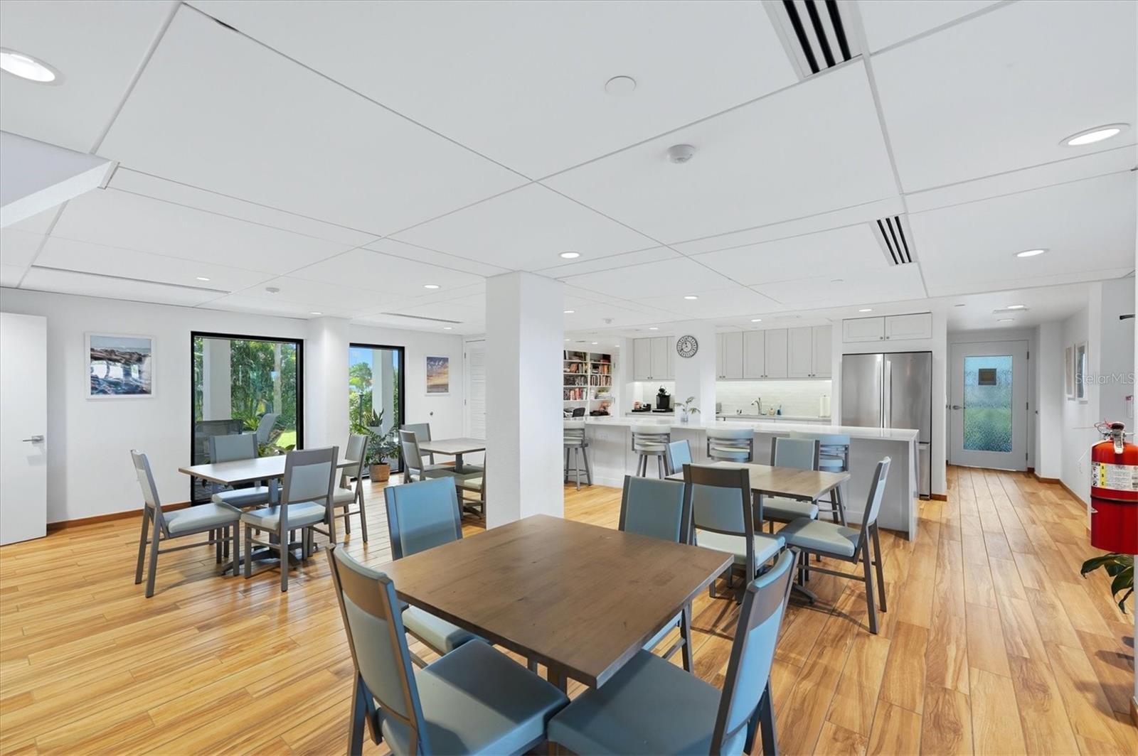 ST ARMAND TOWERS - Residential
