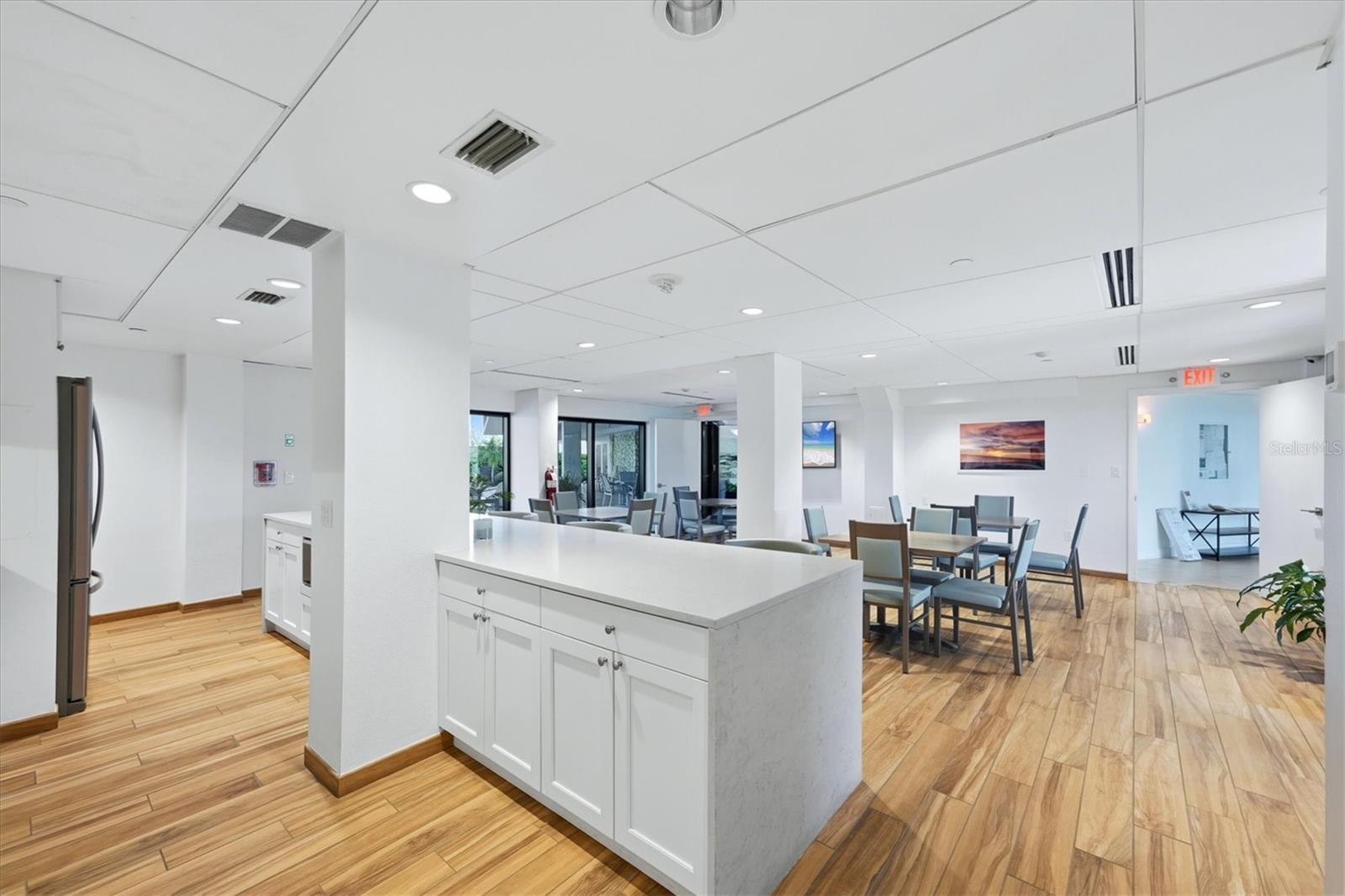 ST ARMAND TOWERS - Residential