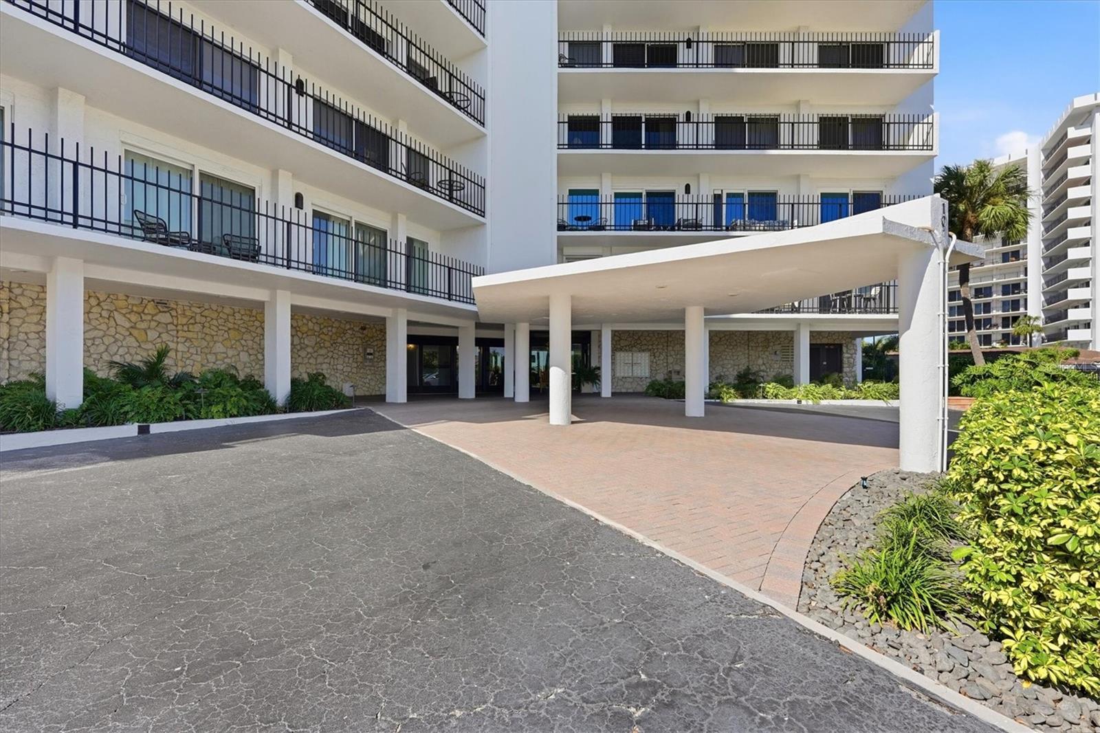 ST ARMAND TOWERS - Residential
