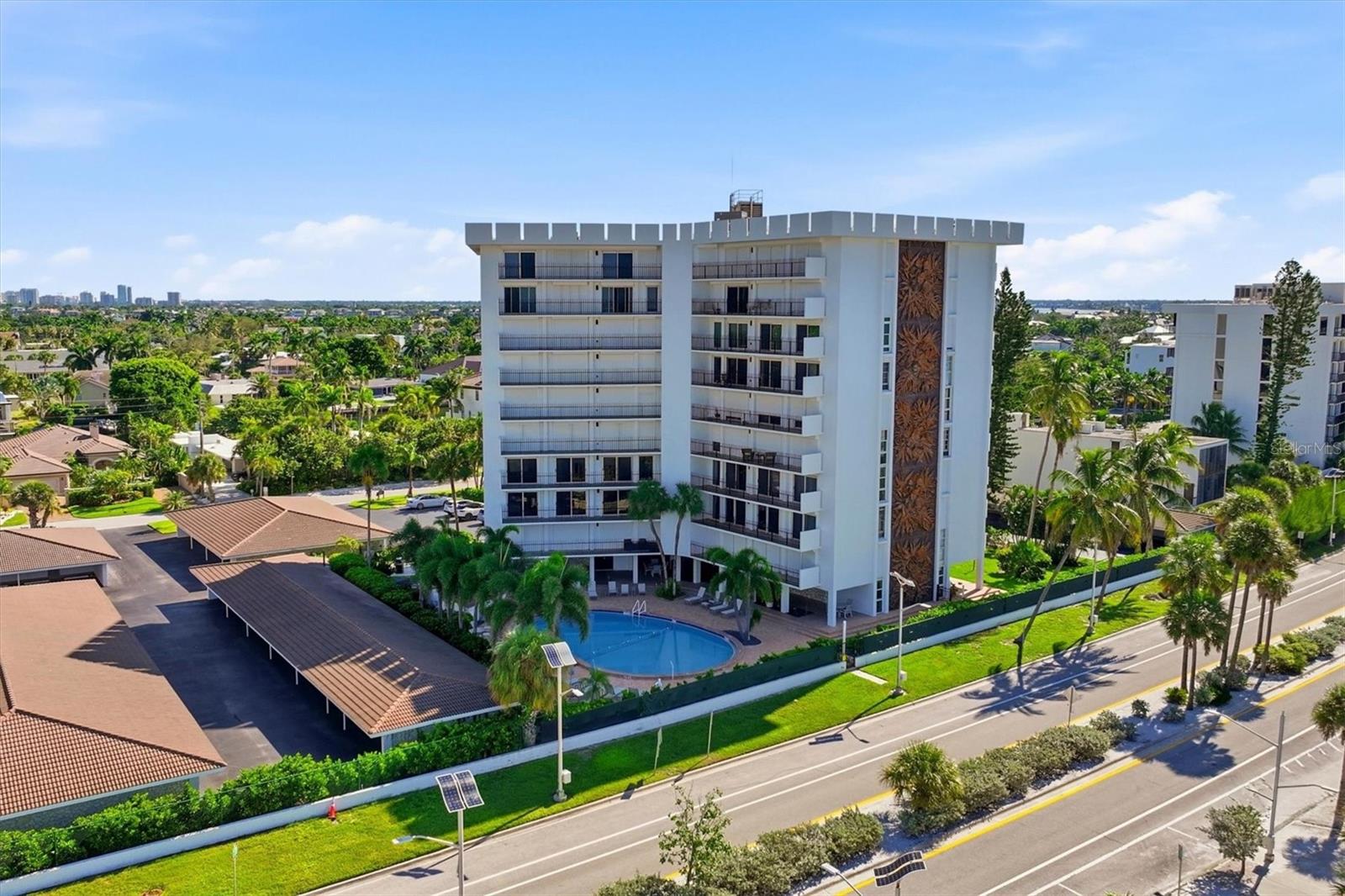 ST ARMAND TOWERS - Residential