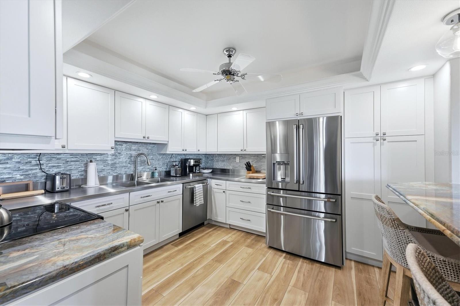 ST ARMAND TOWERS - Residential