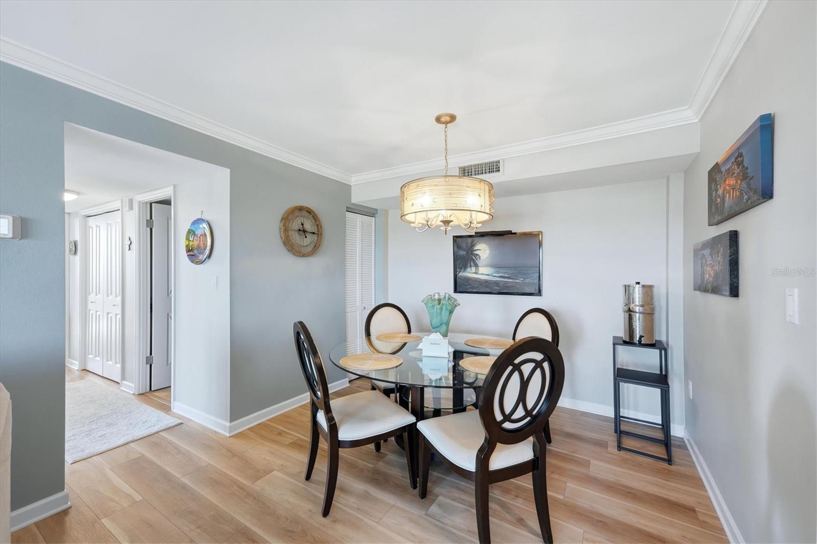 ST ARMAND TOWERS - Residential