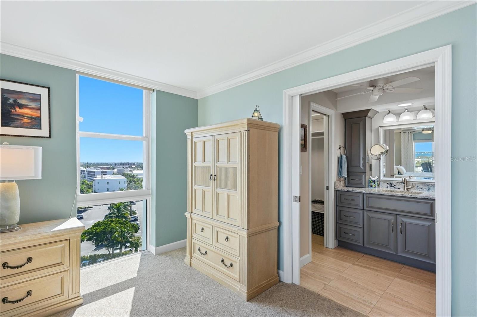 ST ARMAND TOWERS - Residential