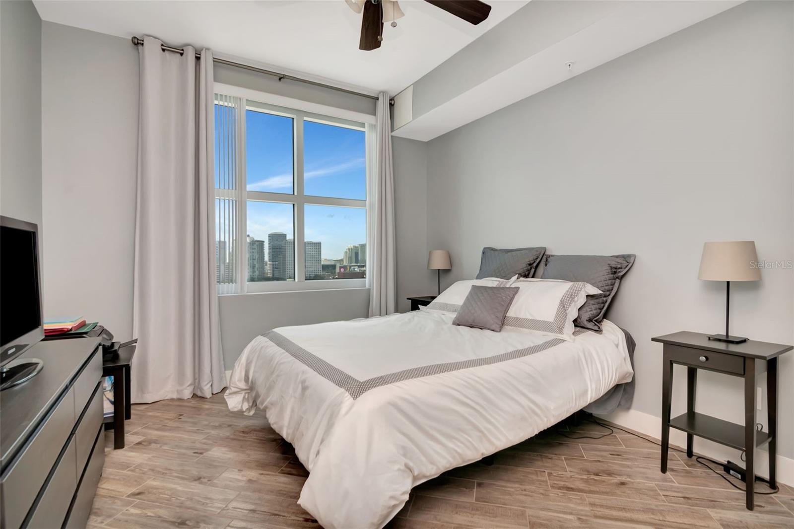 GRAND CENTRAL AT KENNEDY RESID - Residential