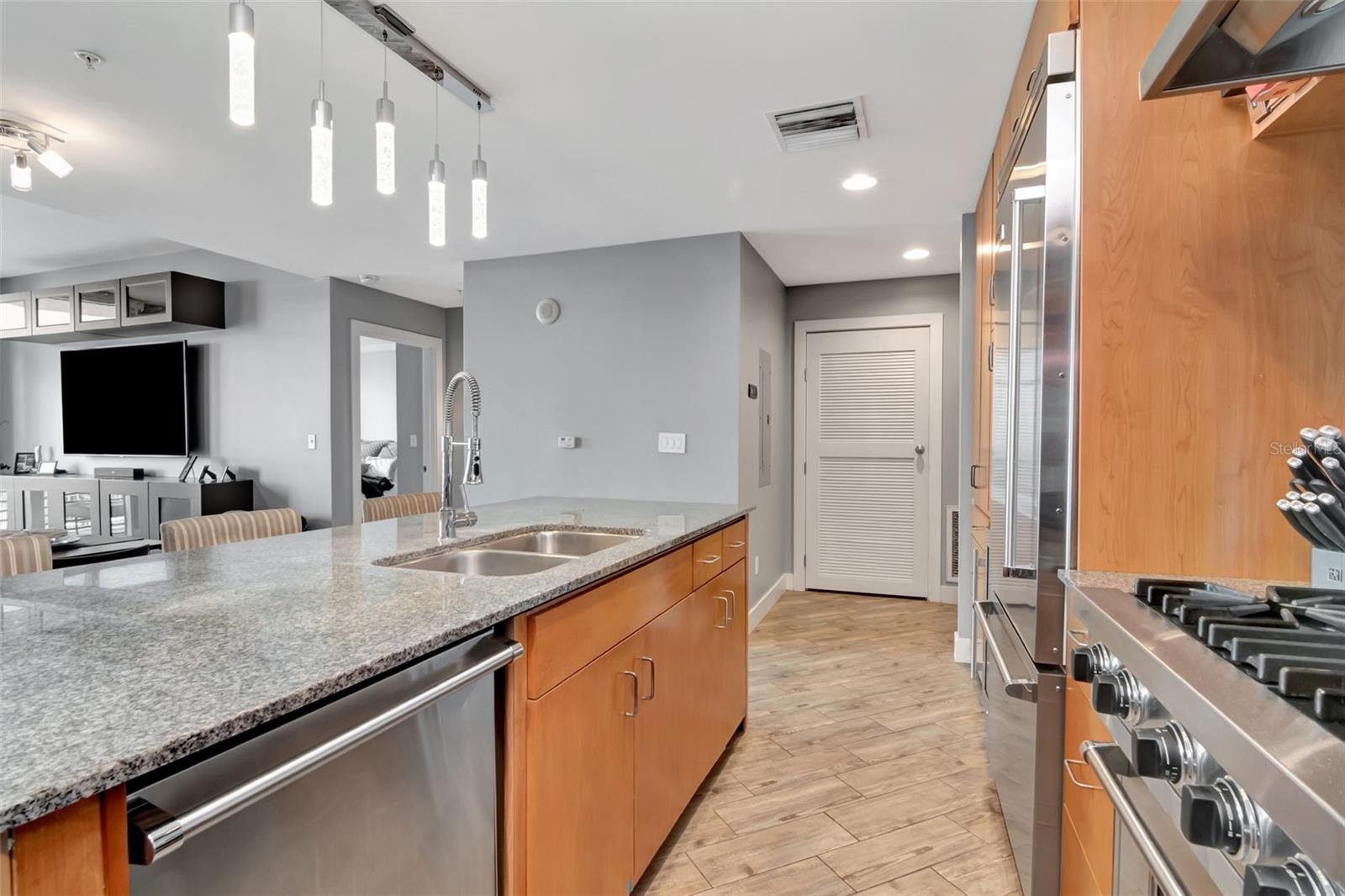 GRAND CENTRAL AT KENNEDY RESID - Residential