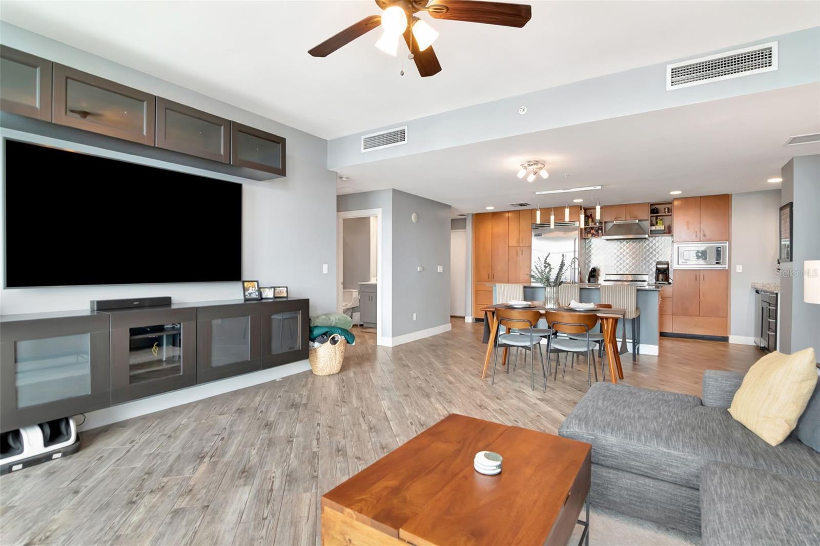 GRAND CENTRAL AT KENNEDY RESID - Residential