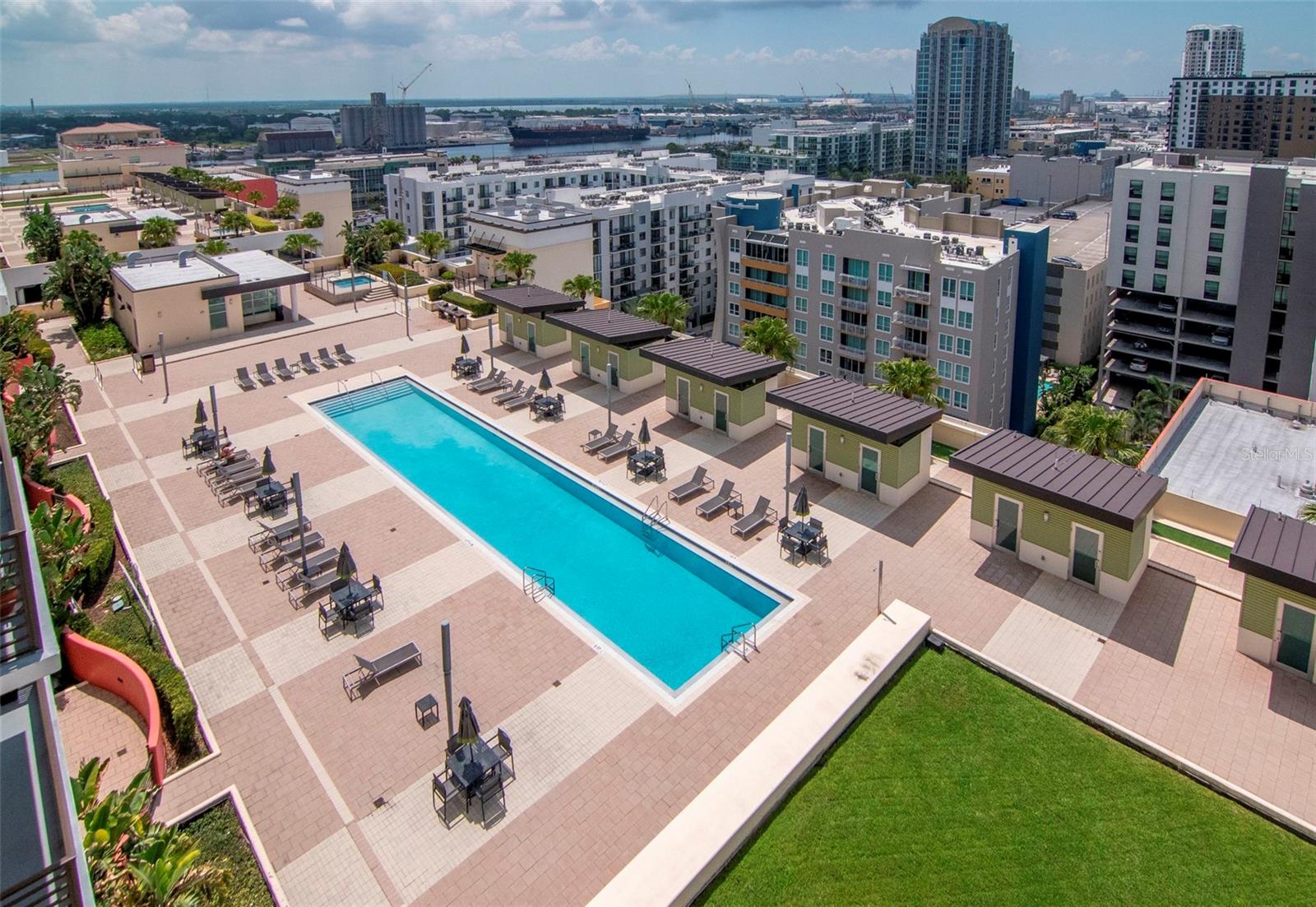 GRAND CENTRAL AT KENNEDY RESID - Residential