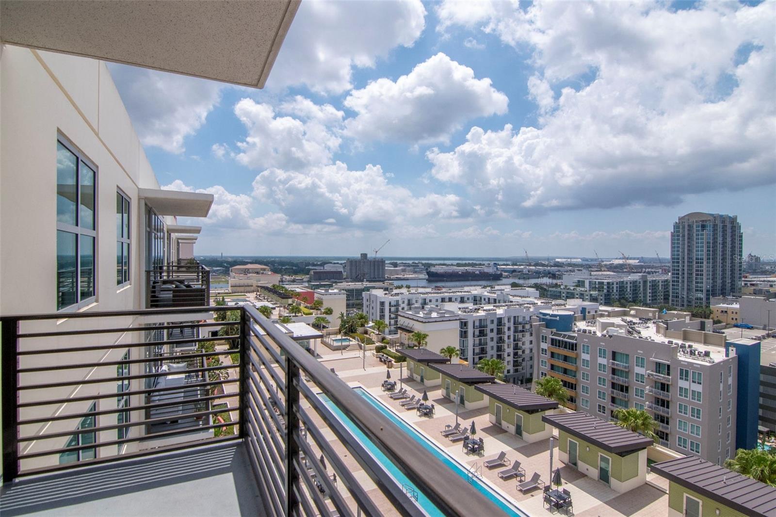 GRAND CENTRAL AT KENNEDY RESID - Residential