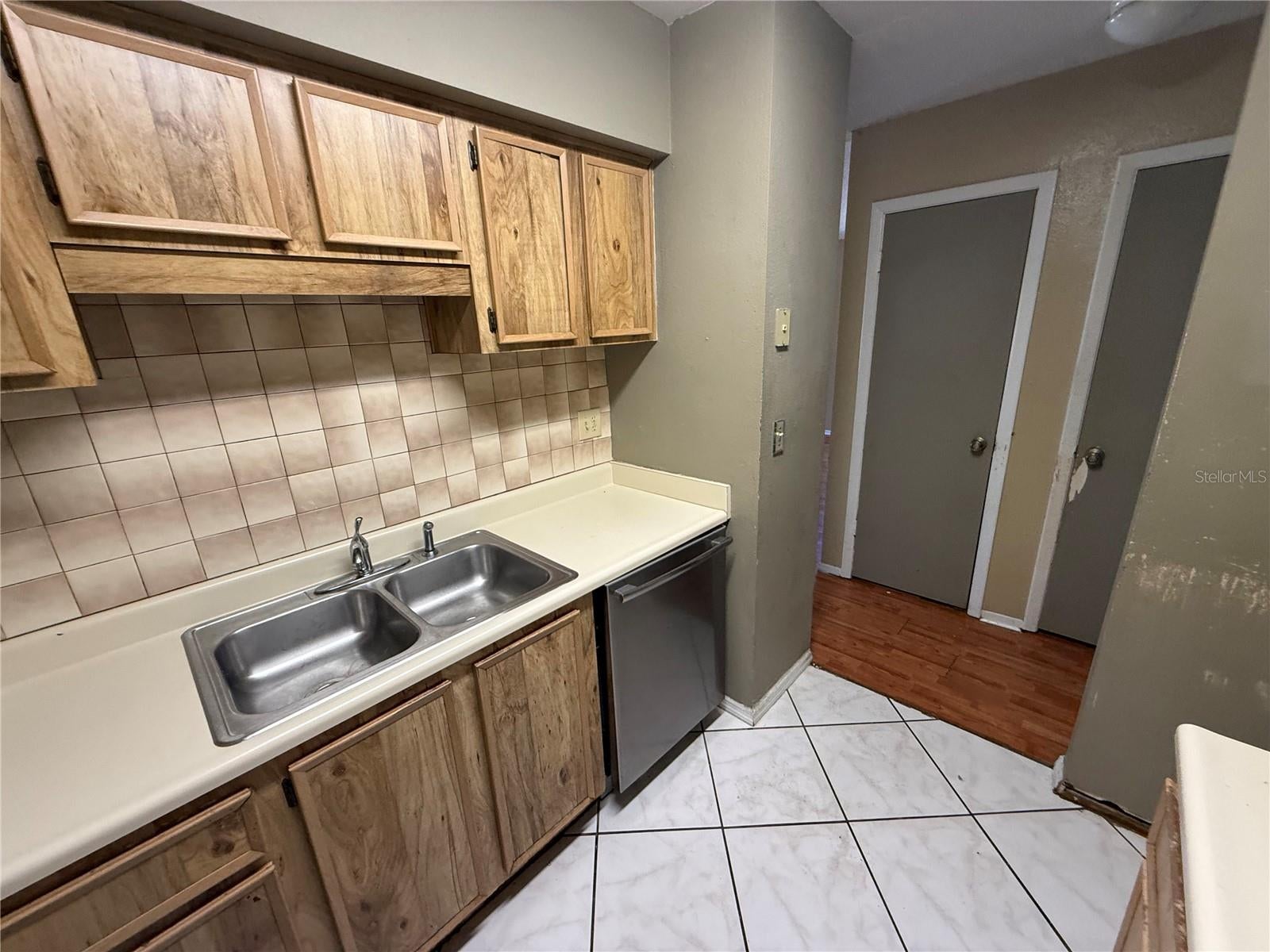 NORTH OAKS CONDO III - Residential