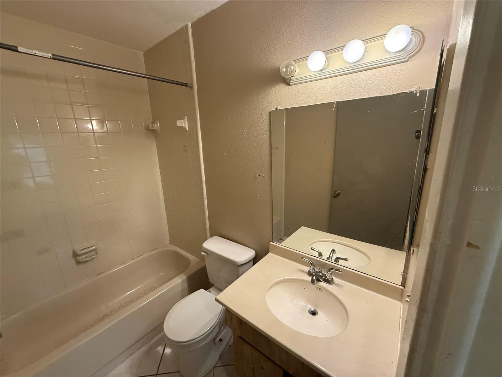 NORTH OAKS CONDO III - Residential