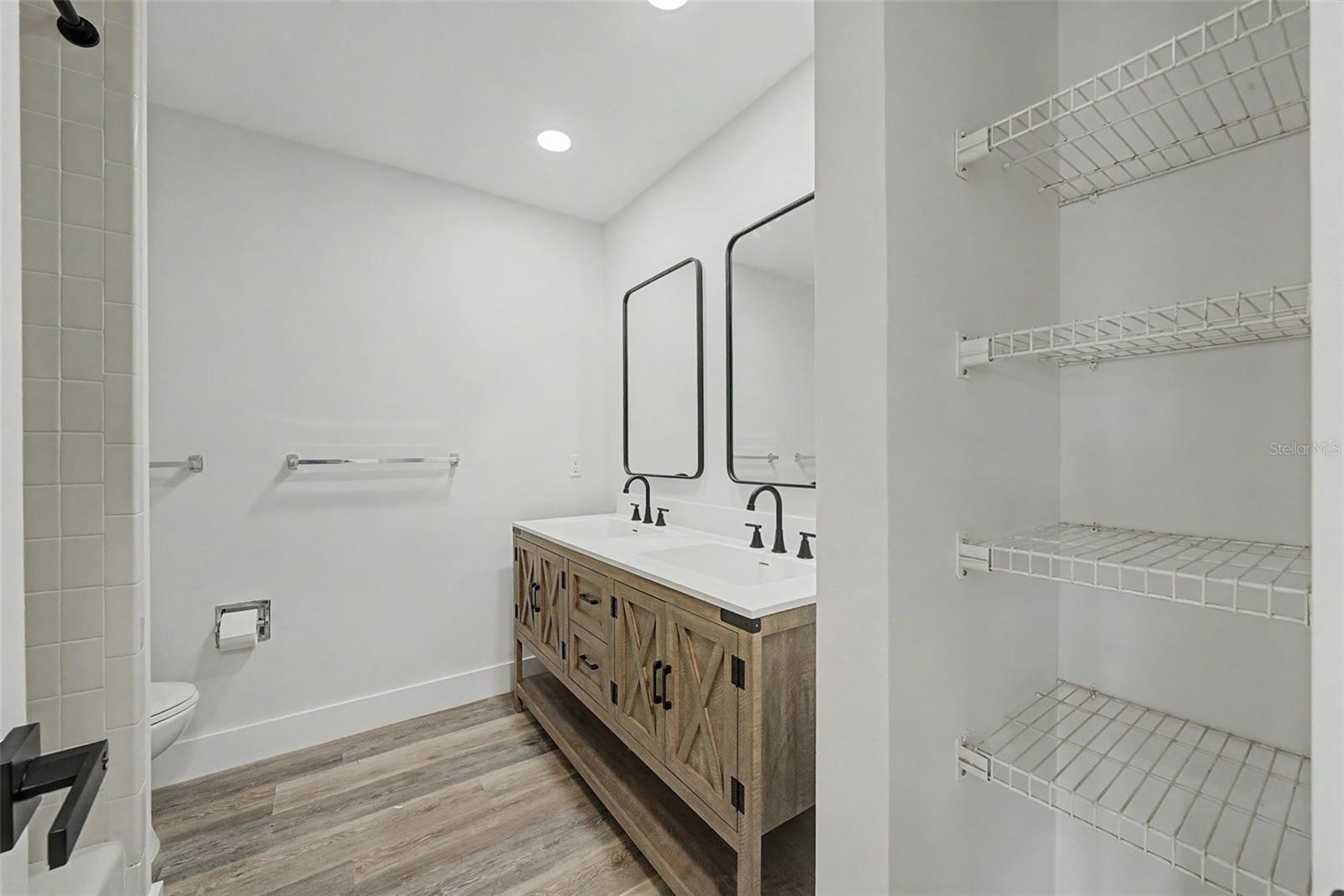 LEISURE LAKES SEC 11 - Residential