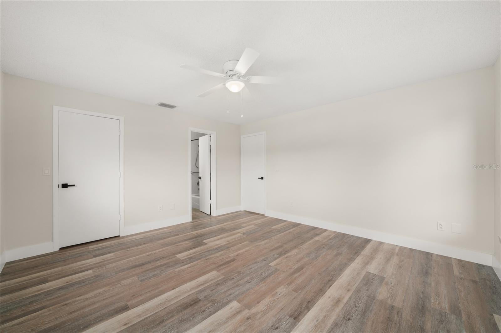 LEISURE LAKES SEC 11 - Residential
