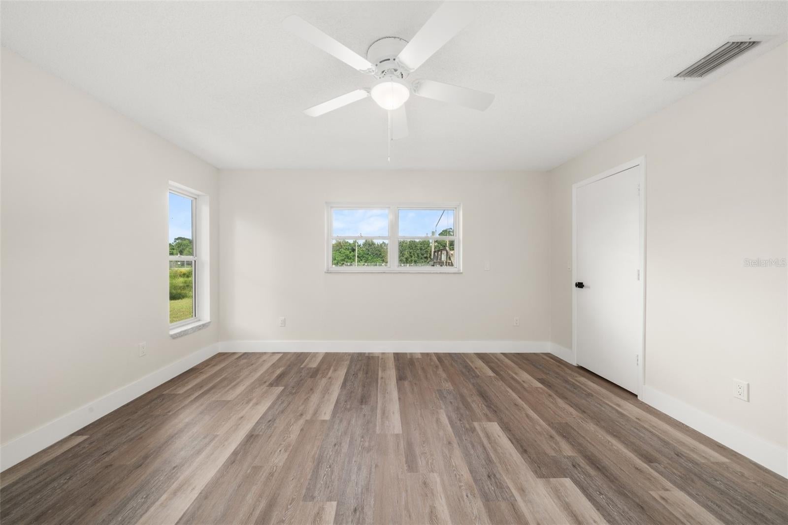 LEISURE LAKES SEC 11 - Residential